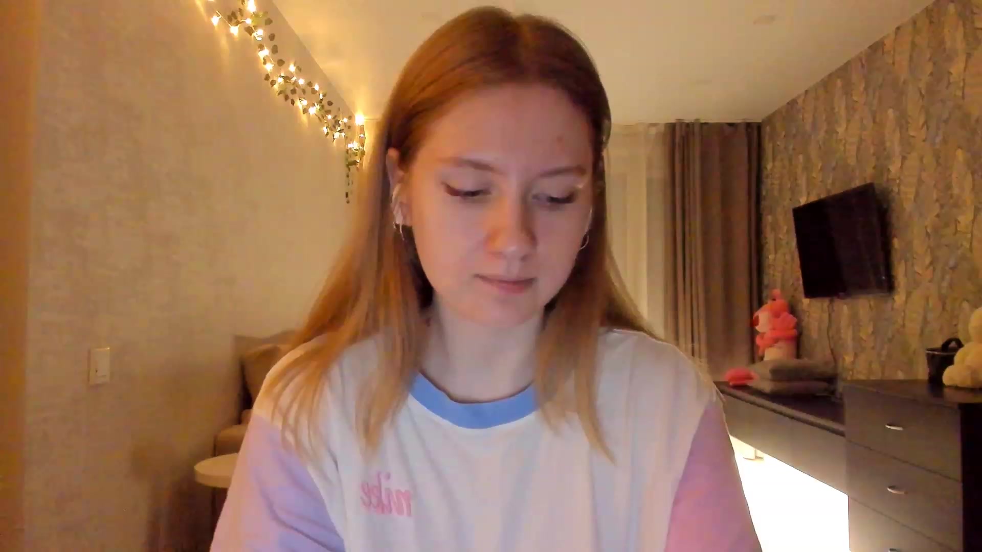 Gallery image thumbnail from cutegirlAlice's myfreecams stream on, 02/03/2023, 16:01 image 13 of 20
