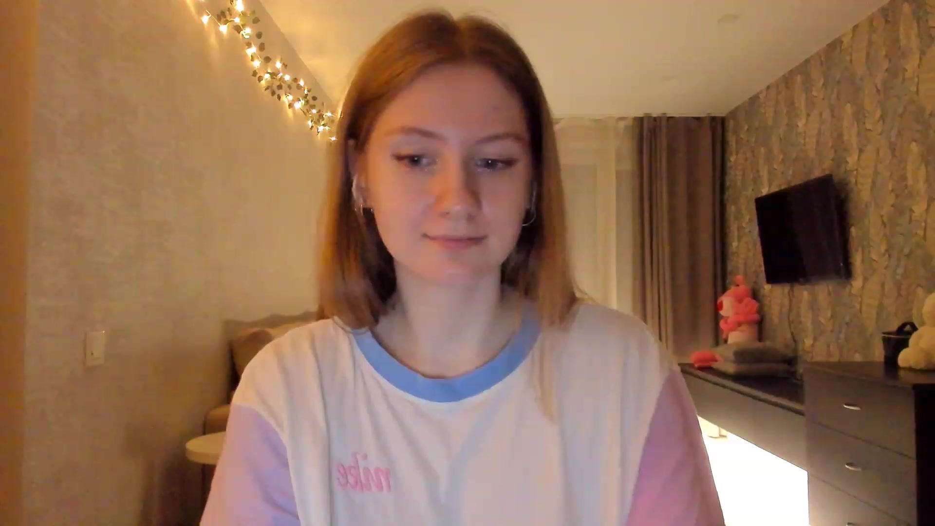 Gallery image thumbnail from cutegirlAlice's myfreecams stream on, 02/03/2023, 16:01 image 8 of 20
