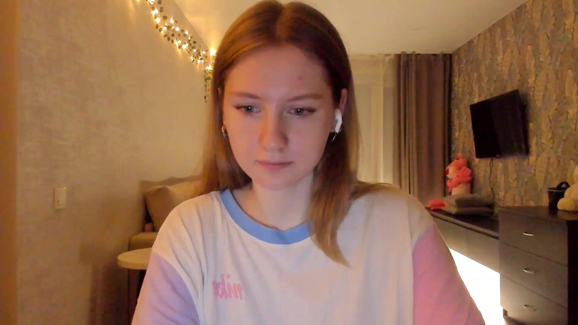 Gallery image thumbnail from cutegirlAlice's myfreecams stream on, 02/03/2023, 16:27 image 10 of 20