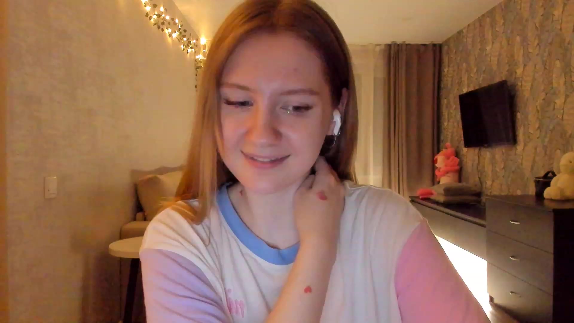 Gallery image thumbnail from cutegirlAlice's myfreecams stream on, 02/03/2023, 16:27 image 17 of 20