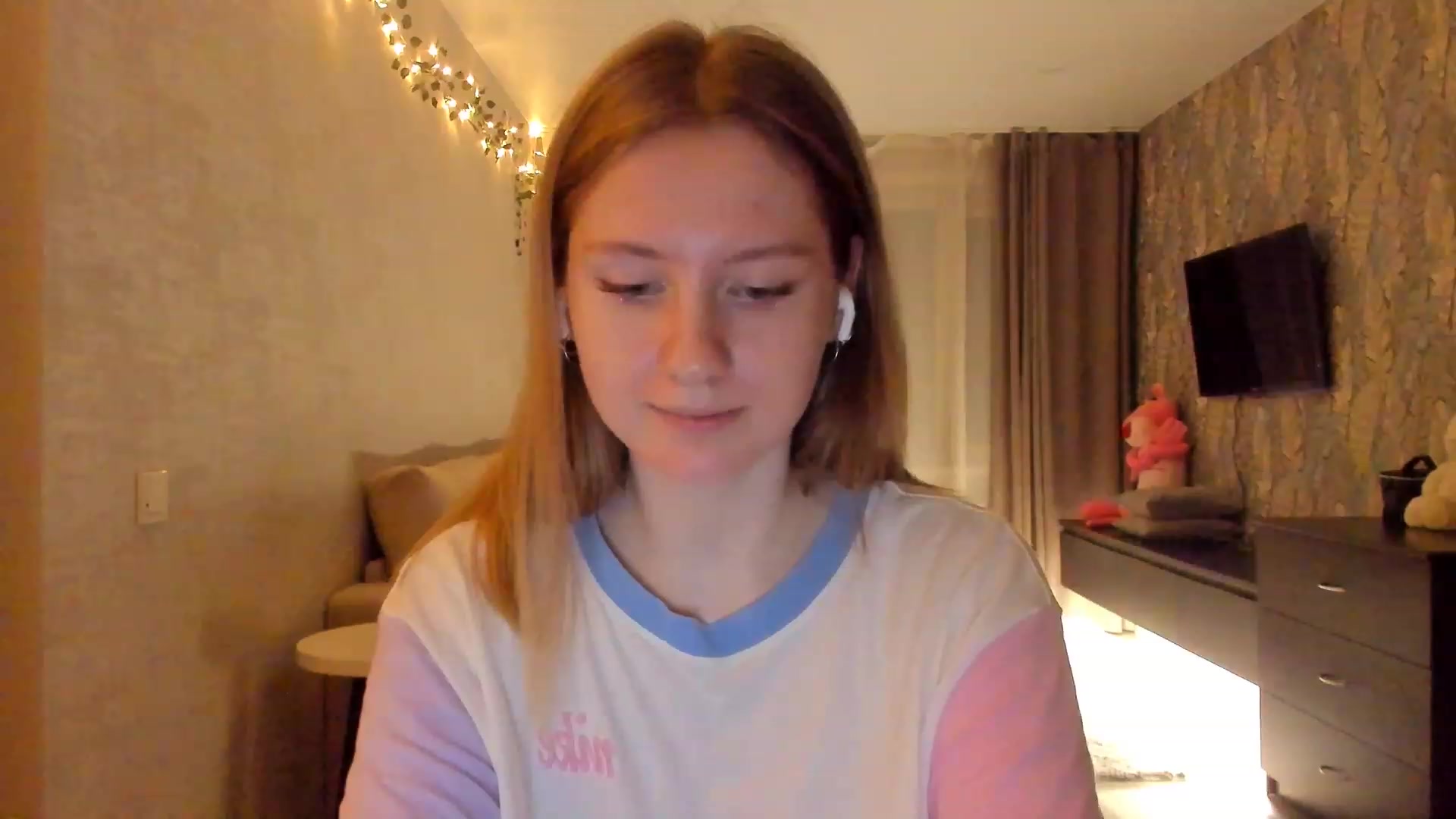 Gallery image thumbnail from cutegirlAlice's myfreecams stream on, 02/03/2023, 16:27 image 1 of 20