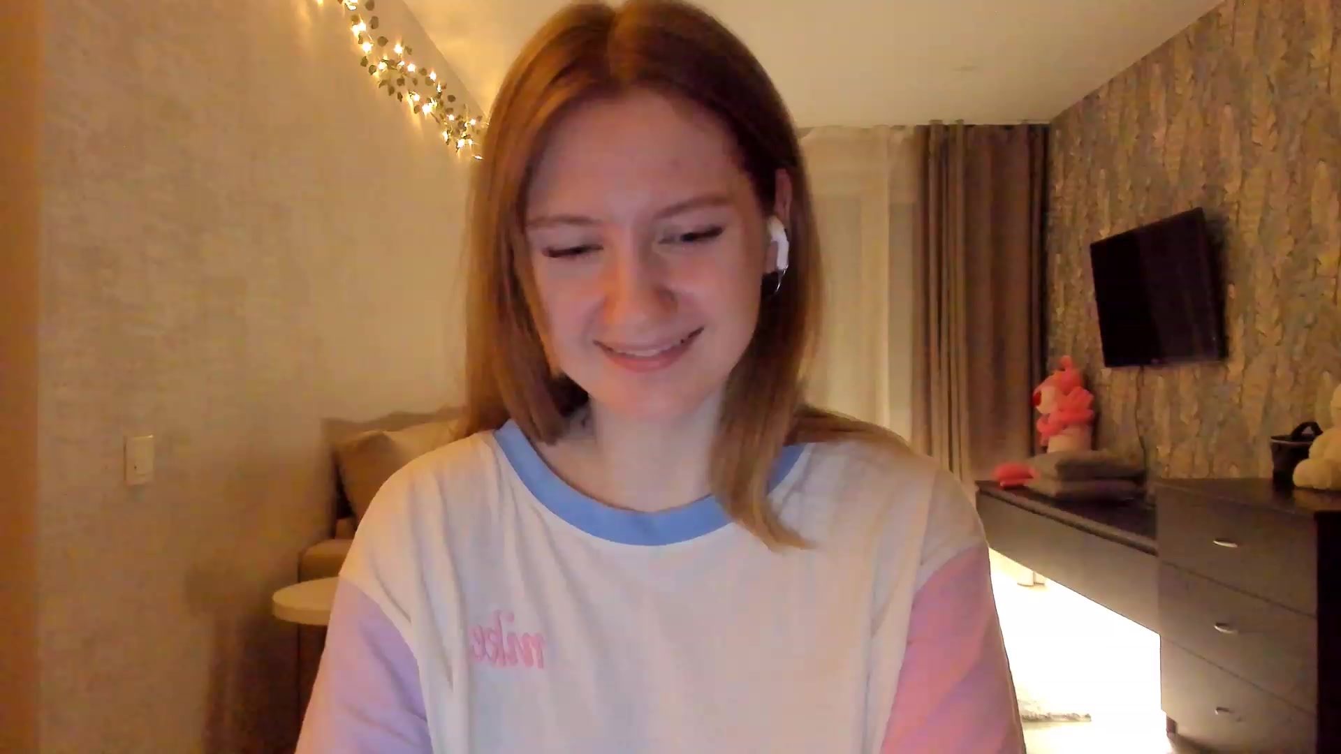 Gallery image thumbnail from cutegirlAlice's myfreecams stream on, 02/03/2023, 16:27 image 9 of 20