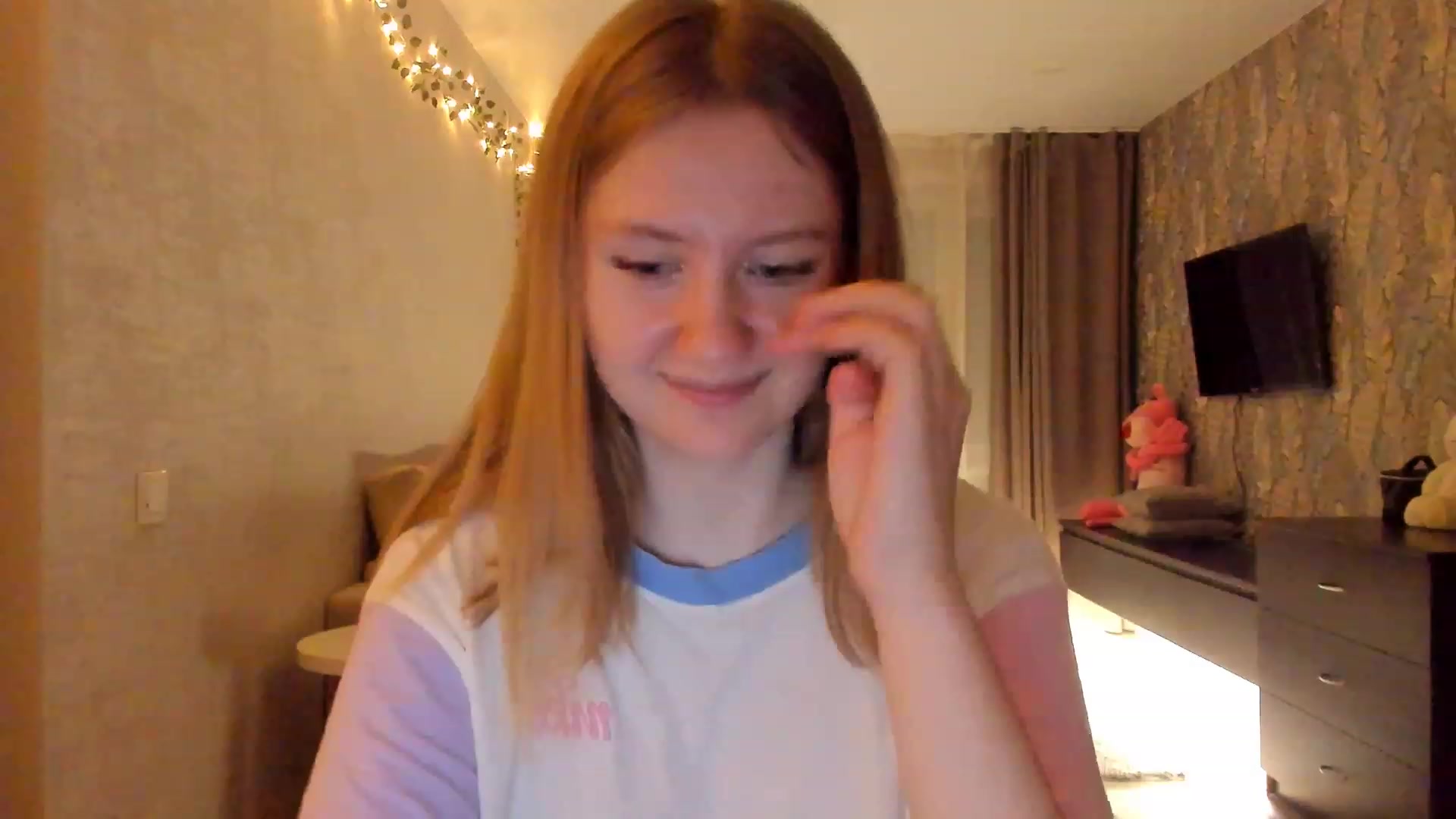 Gallery image thumbnail from cutegirlAlice's myfreecams stream on, 02/03/2023, 16:27 image 5 of 20