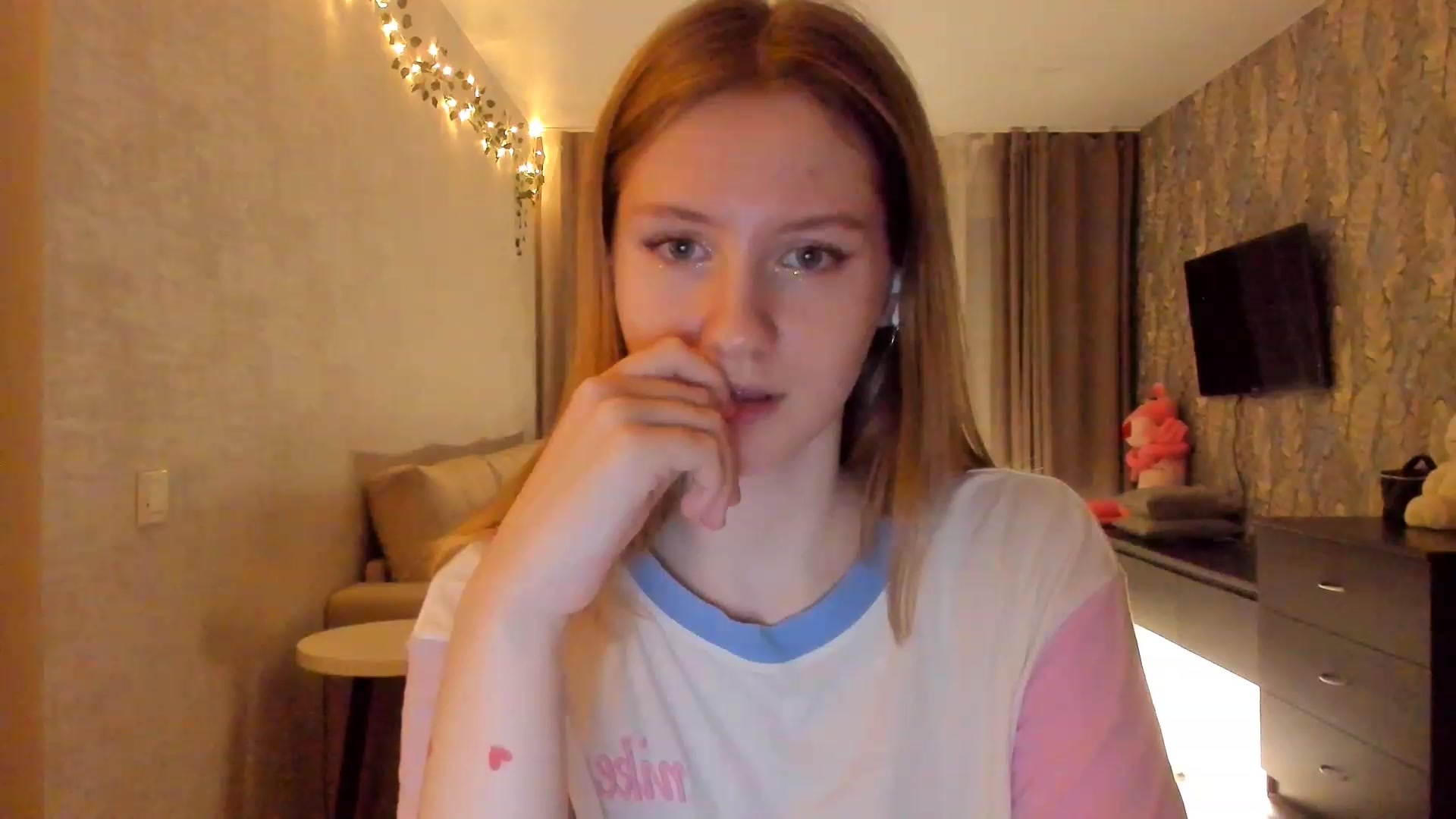Gallery image thumbnail from cutegirlAlice's myfreecams stream on, 02/03/2023, 16:27 image 2 of 20