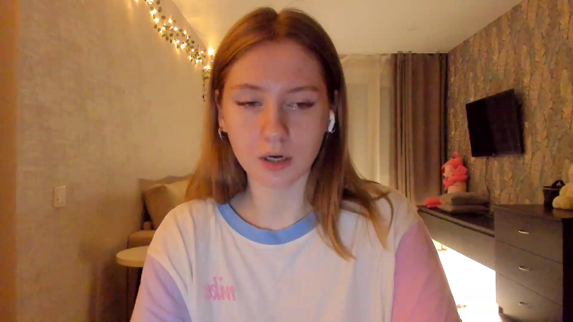 Gallery image thumbnail from cutegirlAlice's myfreecams stream on, 02/03/2023, 16:27 image 11 of 20