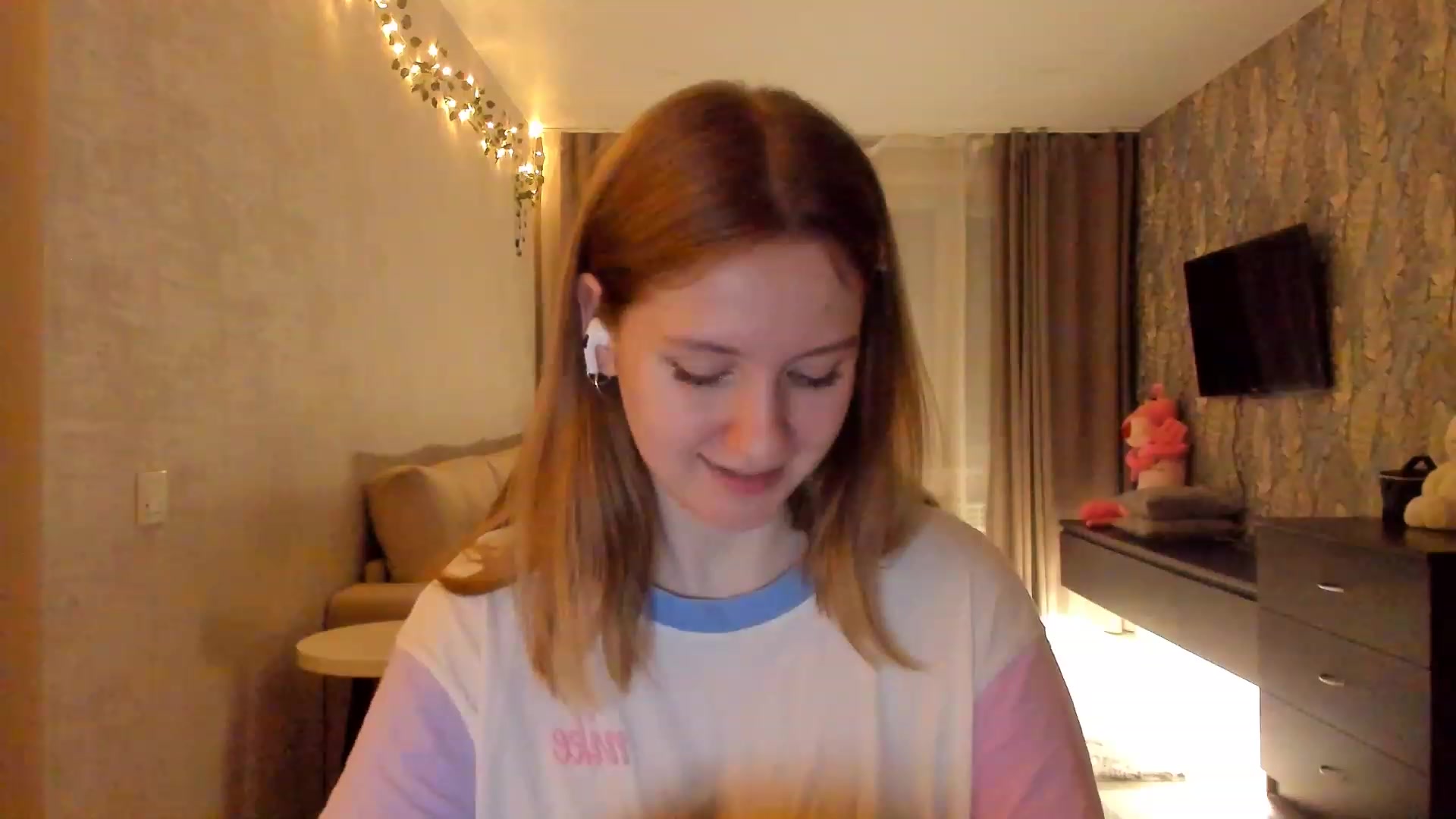 Gallery image thumbnail from cutegirlAlice's myfreecams stream on, 02/03/2023, 16:27 image 6 of 20