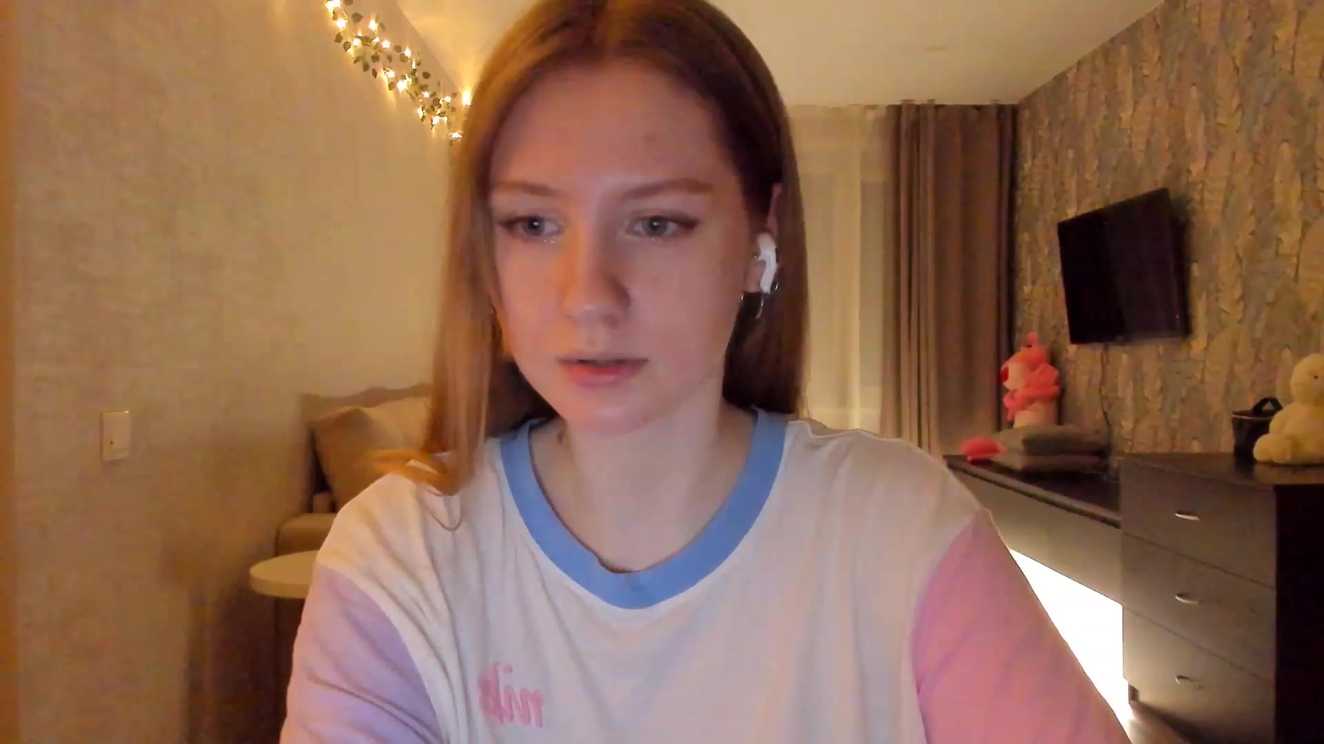 Gallery image thumbnail from cutegirlAlice's myfreecams stream on, 02/03/2023, 16:27 image 16 of 20