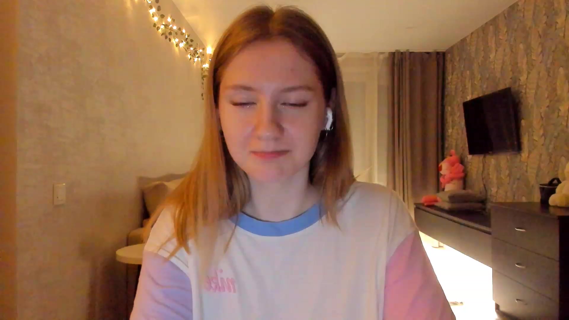 Gallery image thumbnail from cutegirlAlice's myfreecams stream on, 02/03/2023, 16:27 image 3 of 20