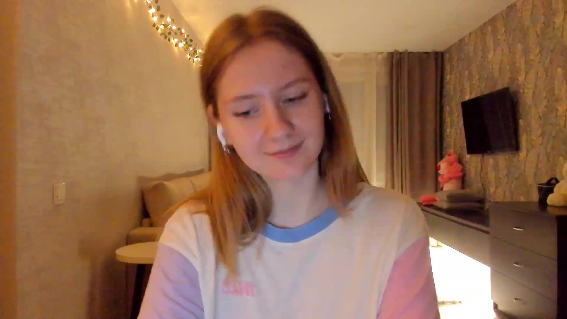 Gallery image thumbnail from cutegirlAlice's myfreecams stream on, 02/03/2023, 16:27 image 4 of 20
