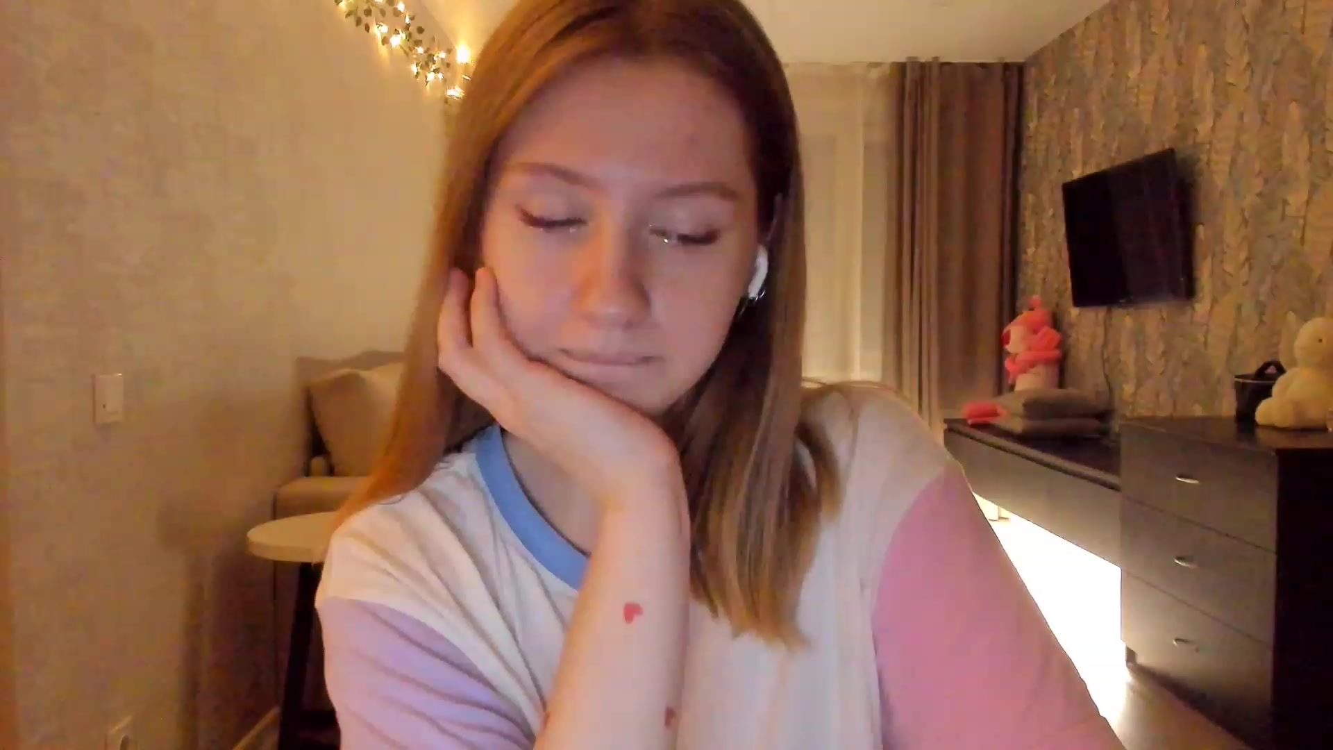 Gallery image thumbnail from cutegirlAlice's myfreecams stream on, 02/03/2023, 16:27 image 15 of 20