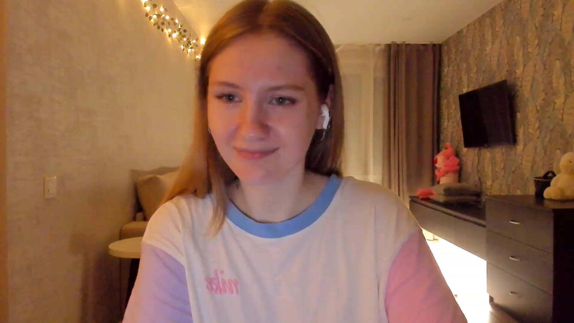 Gallery image thumbnail from cutegirlAlice's myfreecams stream on, 02/03/2023, 16:27 image 18 of 20