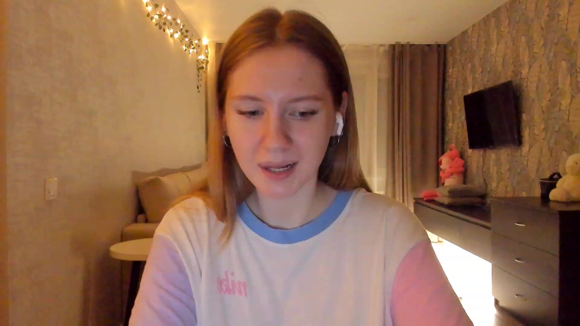 Gallery image thumbnail from cutegirlAlice's myfreecams stream on, 02/03/2023, 16:27 image 20 of 20