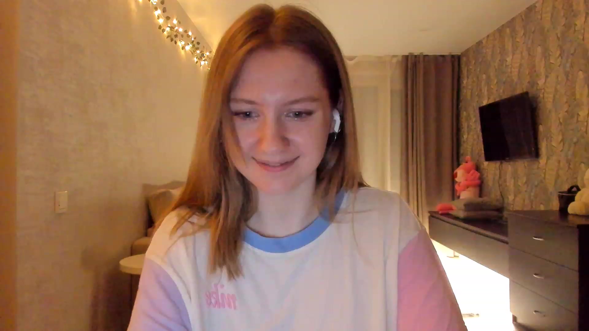 Gallery image thumbnail from cutegirlAlice's myfreecams stream on, 02/03/2023, 16:27 image 12 of 20