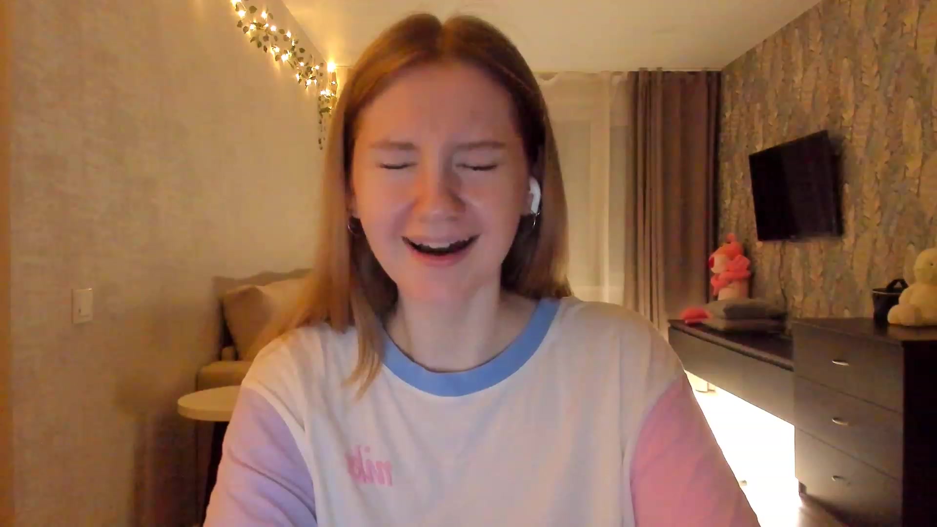 Gallery image thumbnail from cutegirlAlice's myfreecams stream on, 02/03/2023, 16:27 image 19 of 20