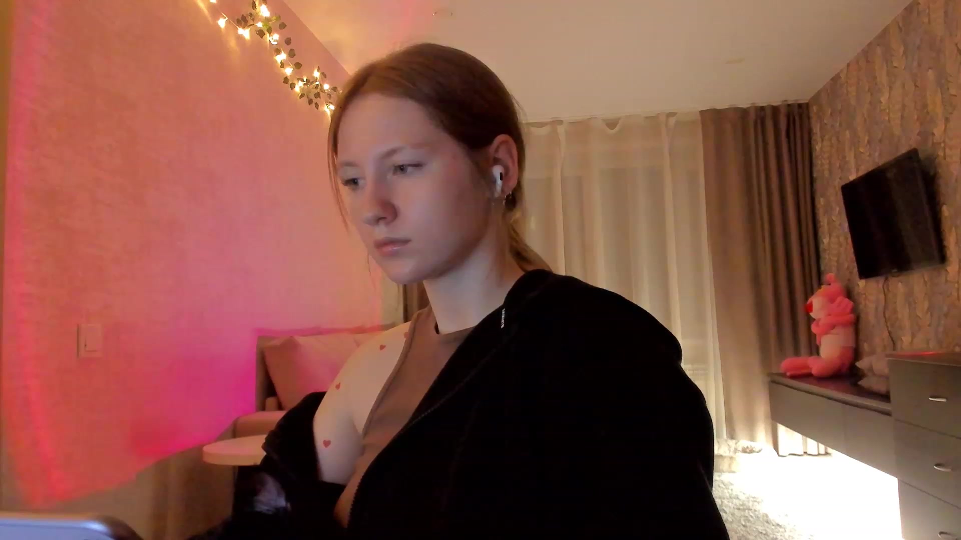 Gallery image thumbnail from cutegirlAlice's myfreecams stream on, 02/06/2023, 17:23 image 13 of 20