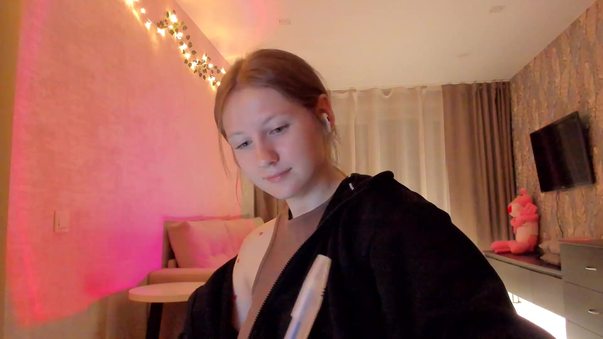 Gallery image thumbnail from cutegirlAlice's myfreecams stream on, 02/06/2023, 17:23 image 19 of 20