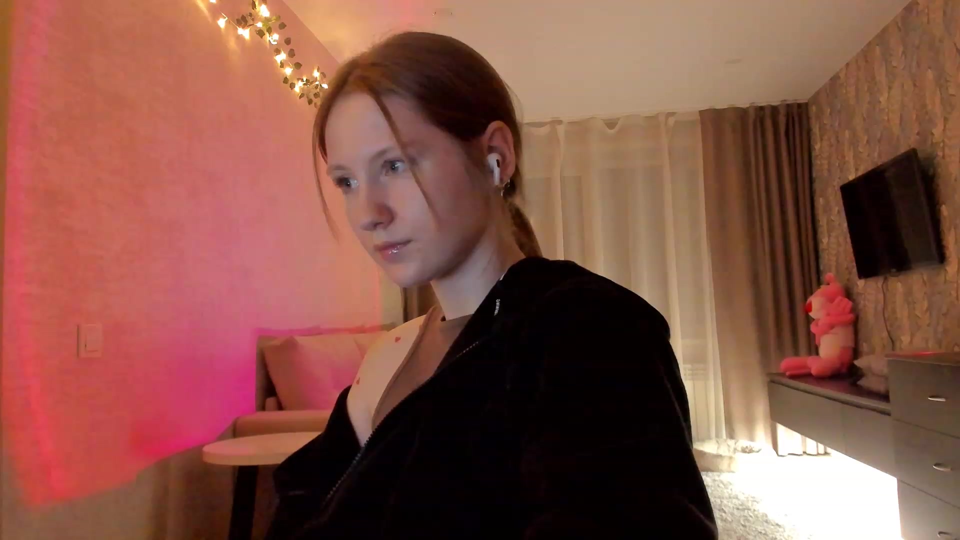 Gallery image thumbnail from cutegirlAlice's myfreecams stream on, 02/06/2023, 17:23 image 2 of 20