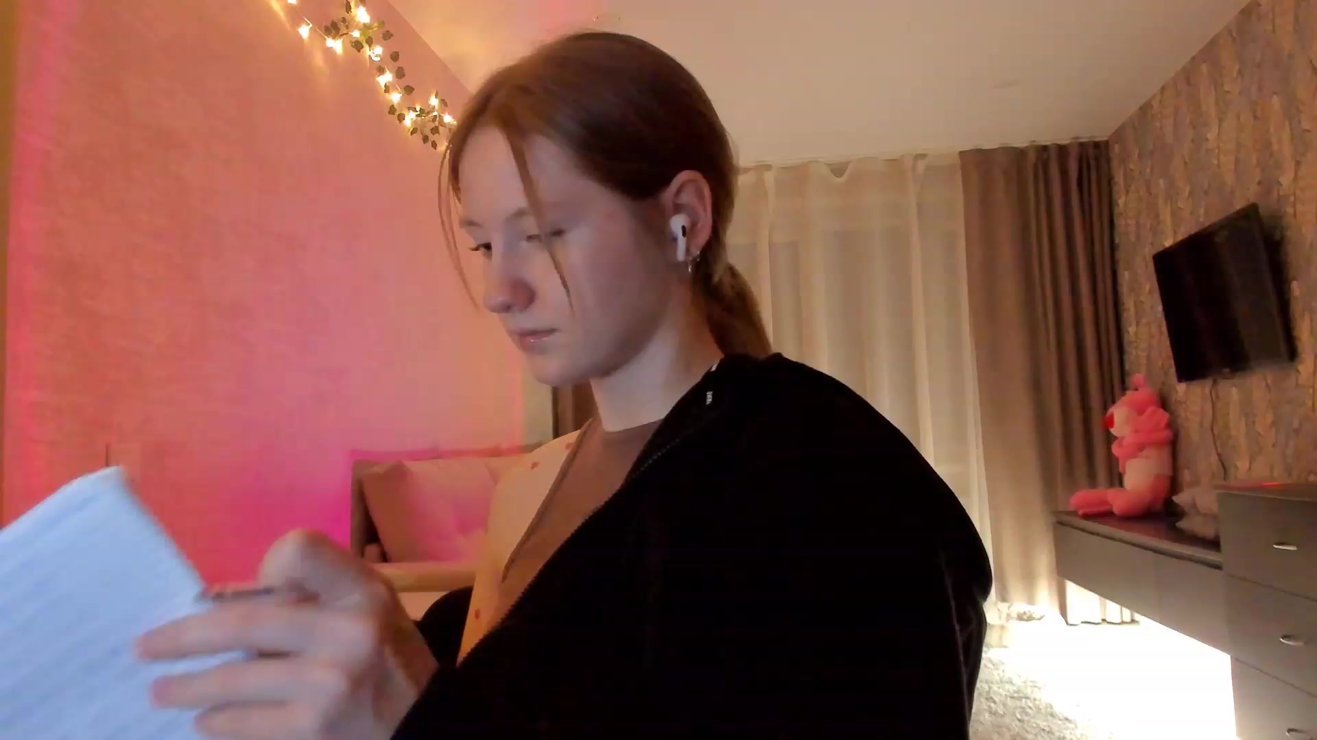 Gallery image thumbnail from cutegirlAlice's myfreecams stream on, 02/06/2023, 17:23 image 4 of 20