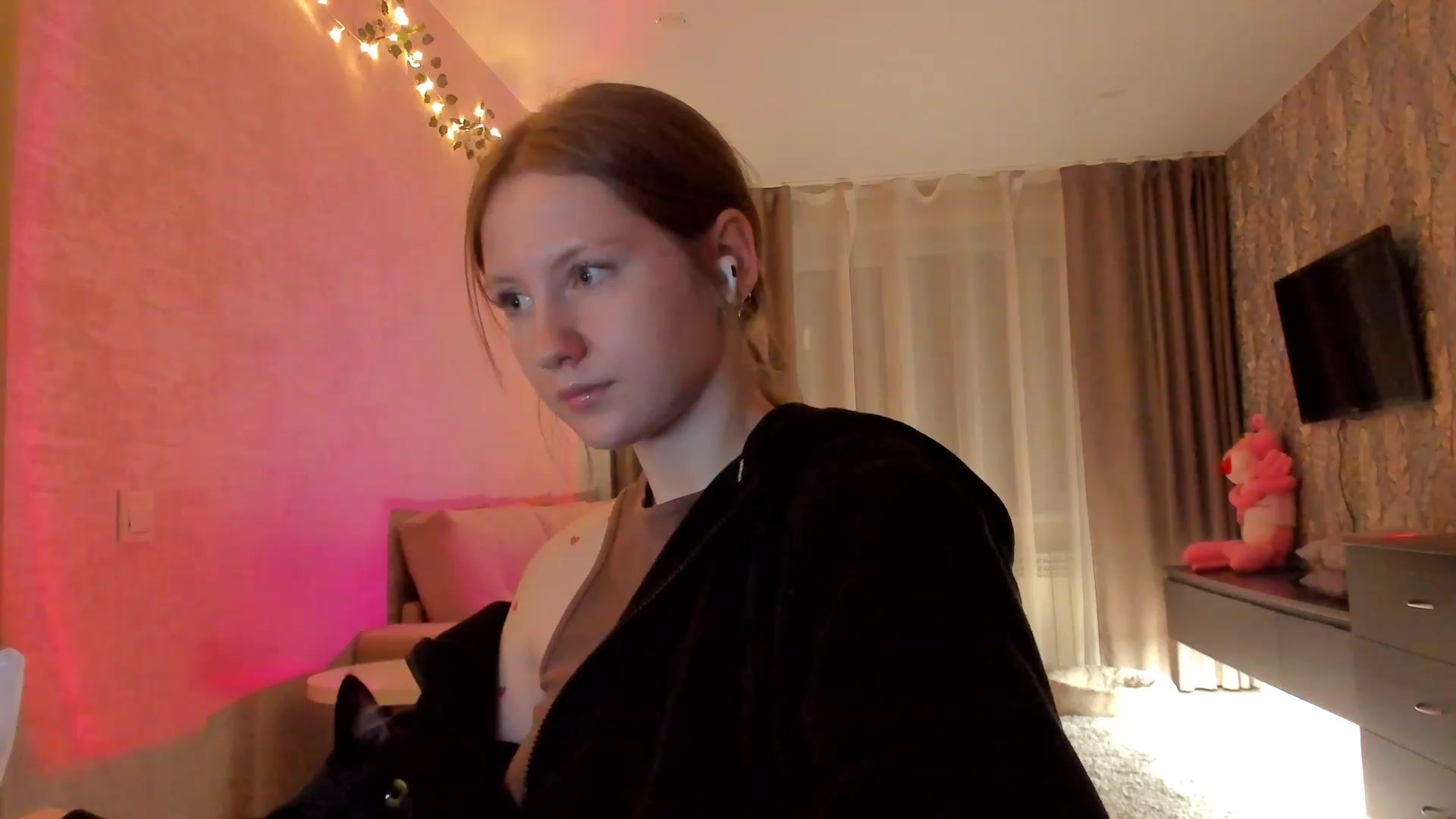 Gallery image thumbnail from cutegirlAlice's myfreecams stream on, 02/06/2023, 17:23 image 12 of 20