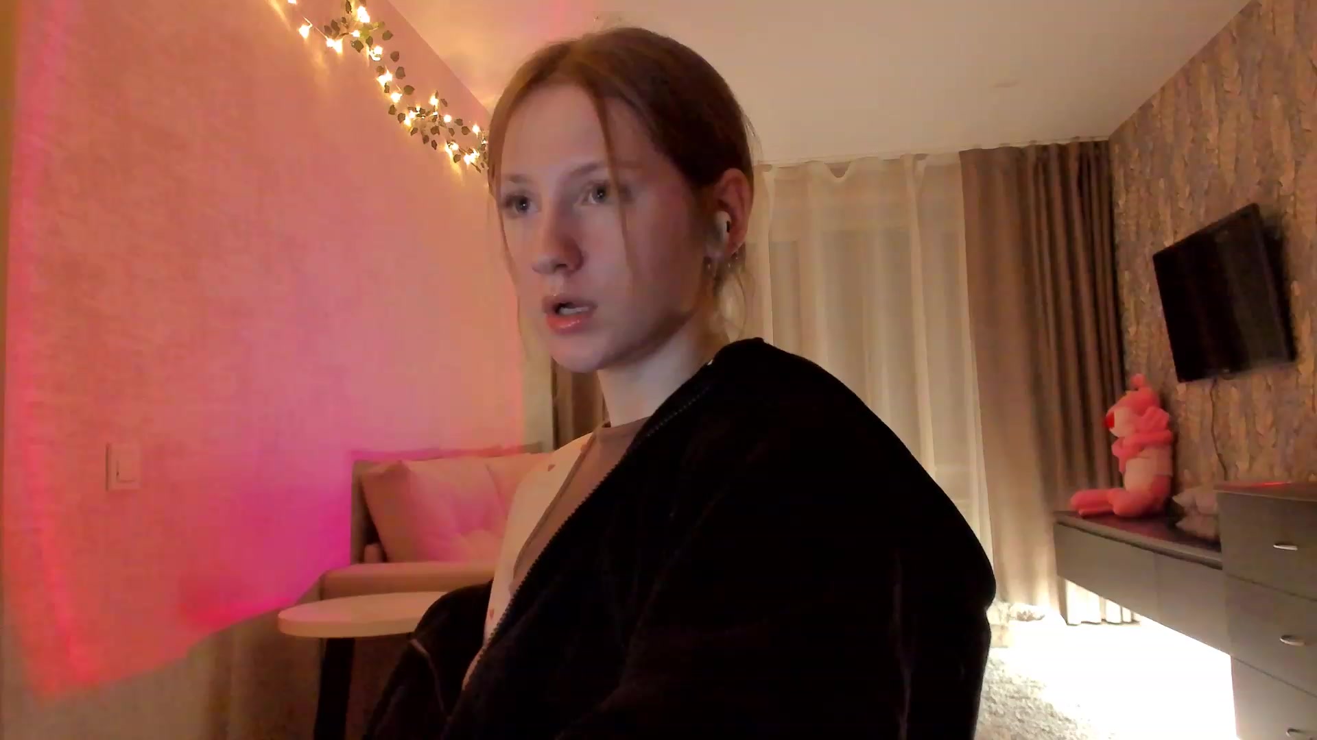Gallery image thumbnail from cutegirlAlice's myfreecams stream on, 02/06/2023, 17:23 image 8 of 20
