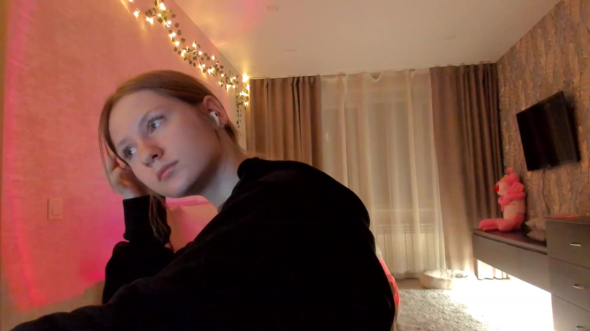 Gallery image thumbnail from cutegirlAlice's myfreecams stream on, 02/06/2023, 17:23 image 14 of 20