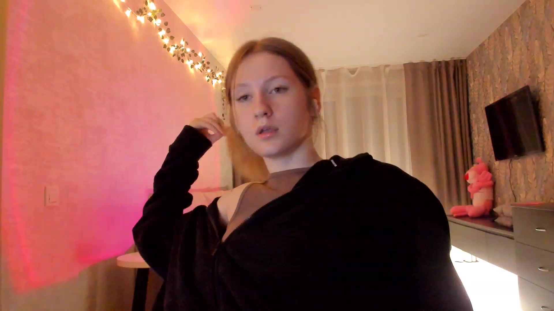 Gallery image thumbnail from cutegirlAlice's myfreecams stream on, 02/06/2023, 17:23 image 11 of 20