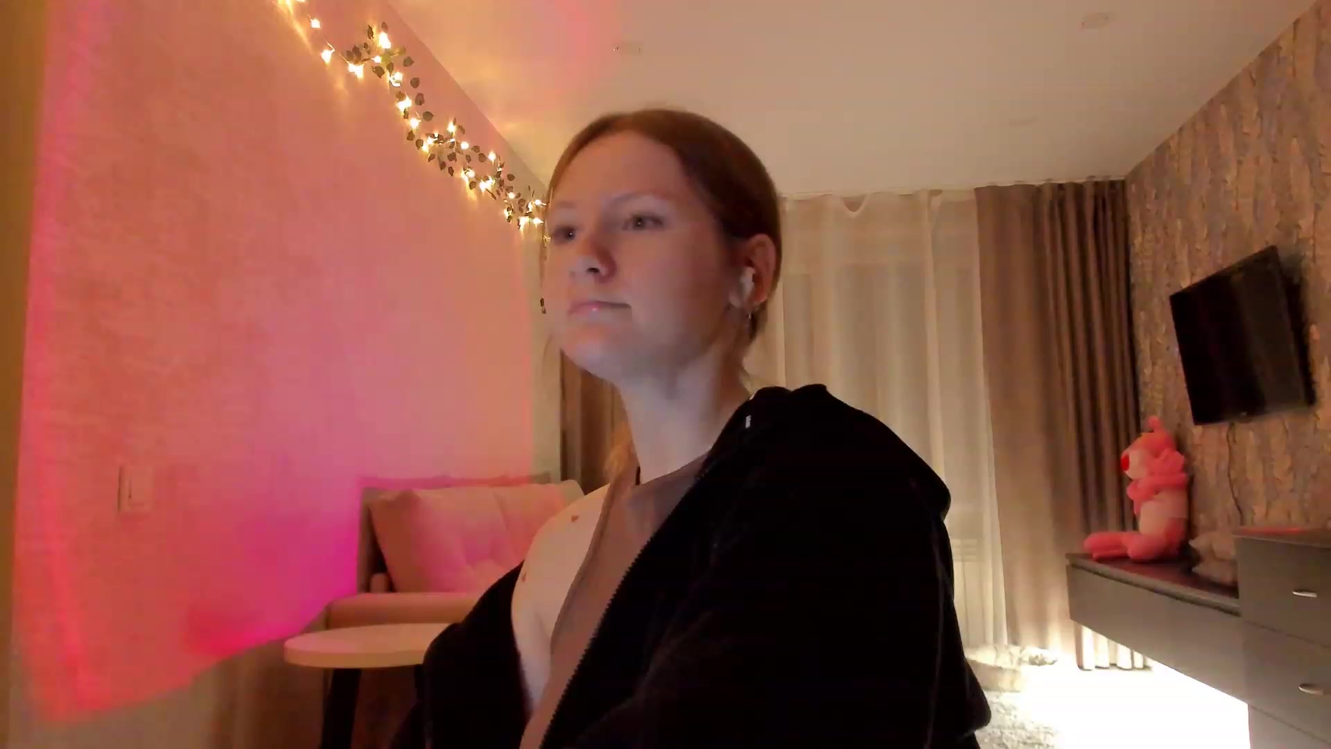 Gallery image thumbnail from cutegirlAlice's myfreecams stream on, 02/06/2023, 17:23 image 20 of 20