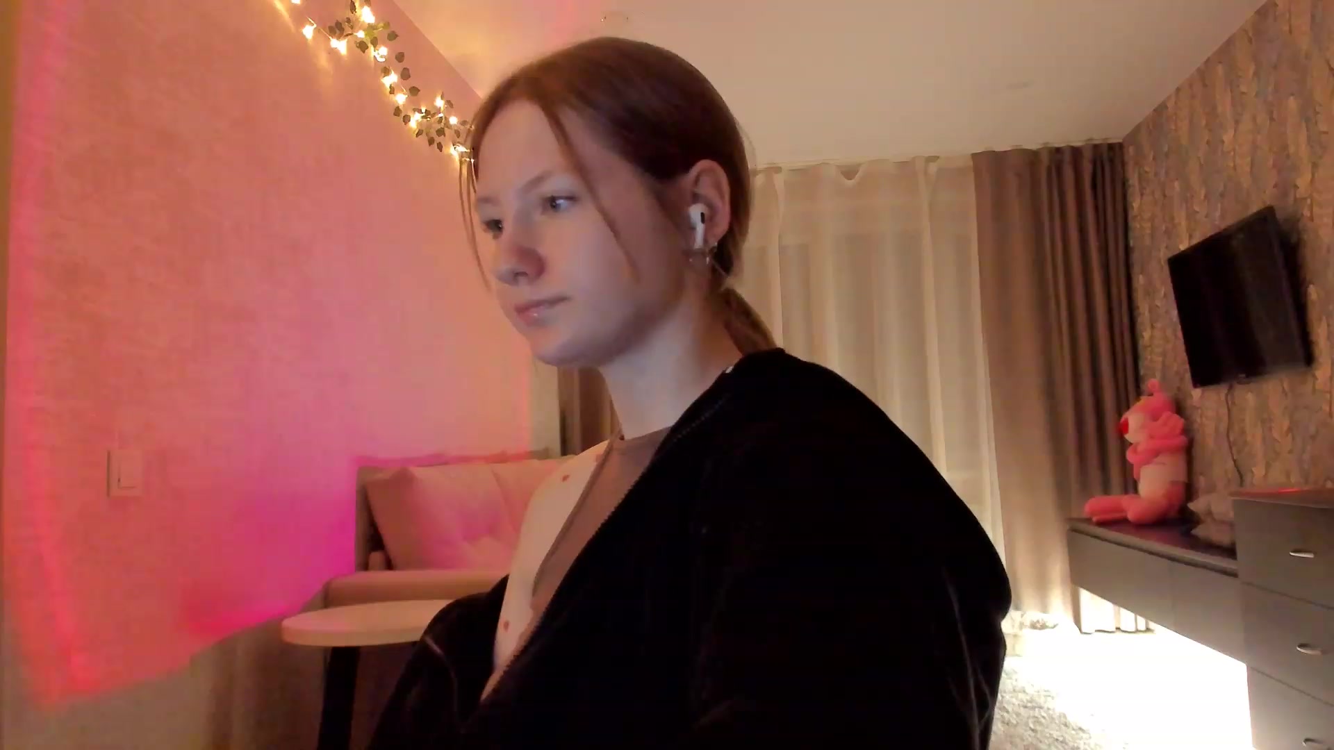 Gallery image thumbnail from cutegirlAlice's myfreecams stream on, 02/06/2023, 17:23 image 9 of 20