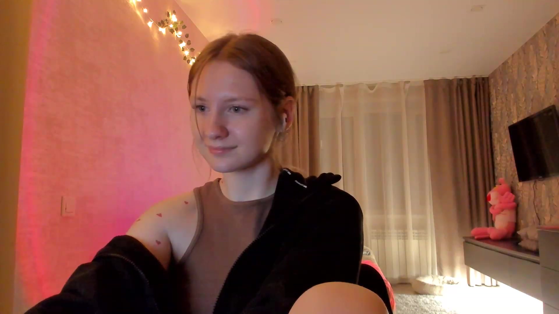 Gallery image thumbnail from cutegirlAlice's myfreecams stream on, 02/06/2023, 17:53 image 15 of 20