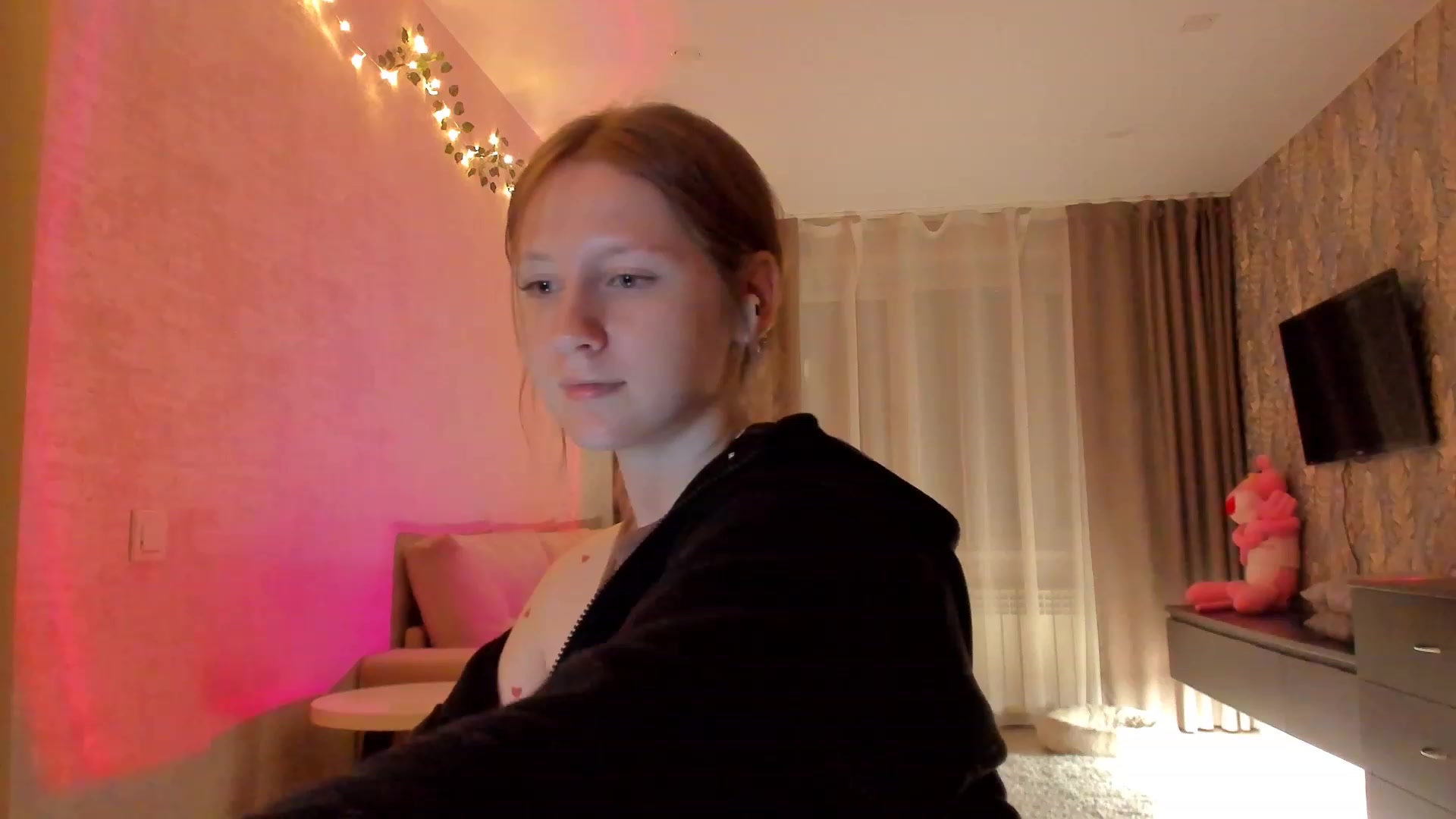 Gallery image thumbnail from cutegirlAlice's myfreecams stream on, 02/06/2023, 17:53 image 1 of 20