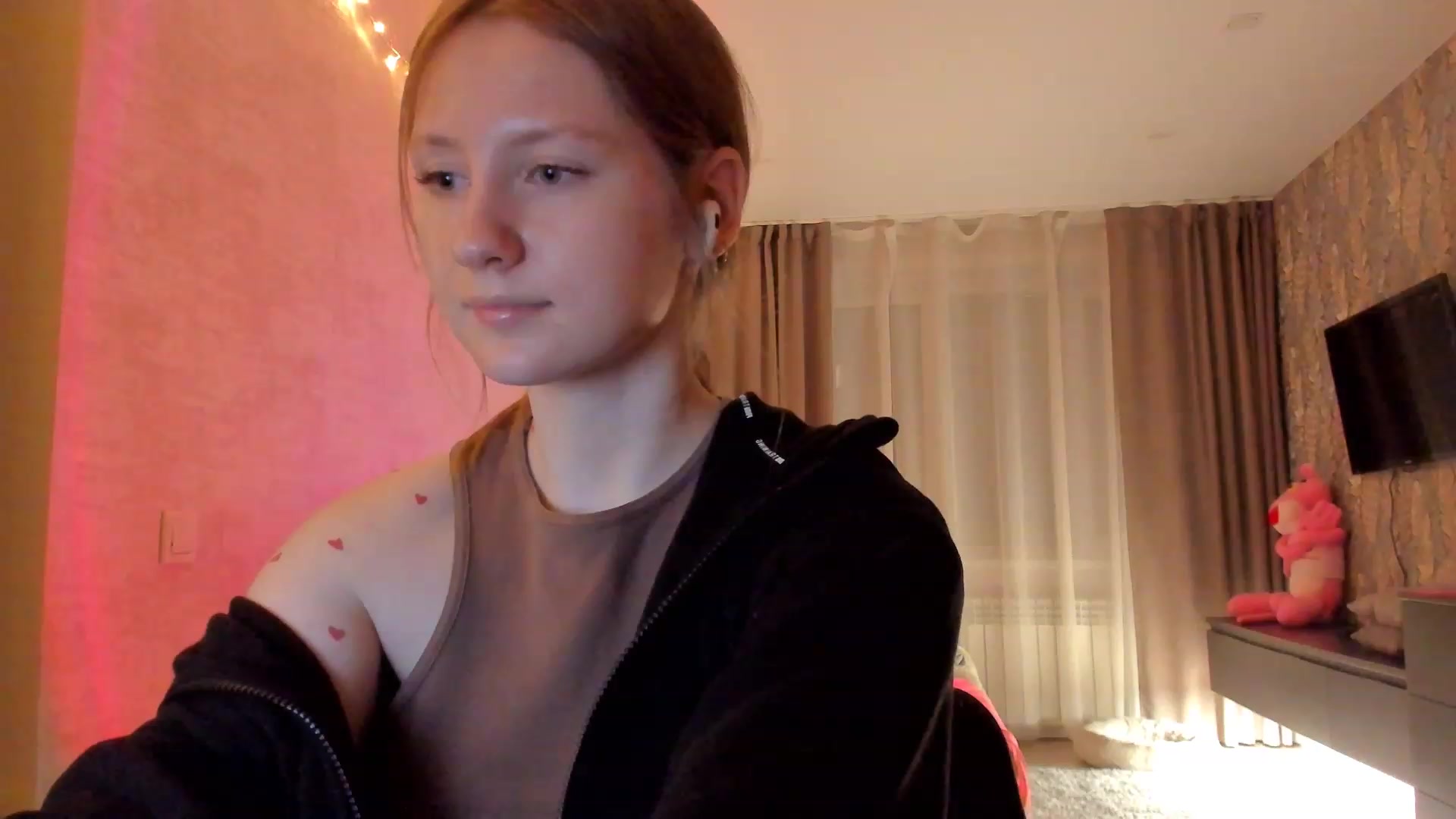 Gallery image thumbnail from cutegirlAlice's myfreecams stream on, 02/06/2023, 17:53 image 4 of 20