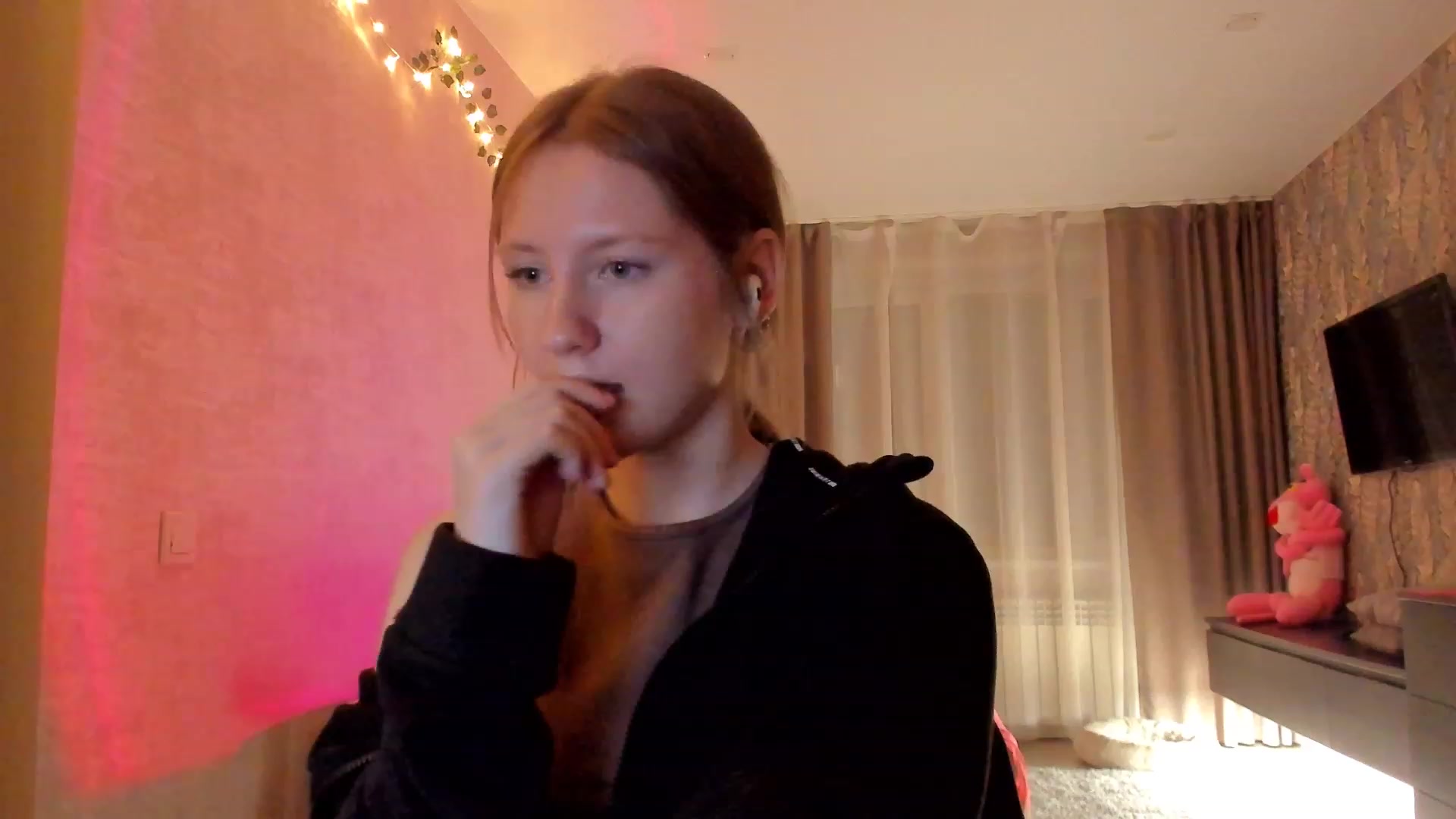 Gallery image thumbnail from cutegirlAlice's myfreecams stream on, 02/06/2023, 17:53 image 7 of 20