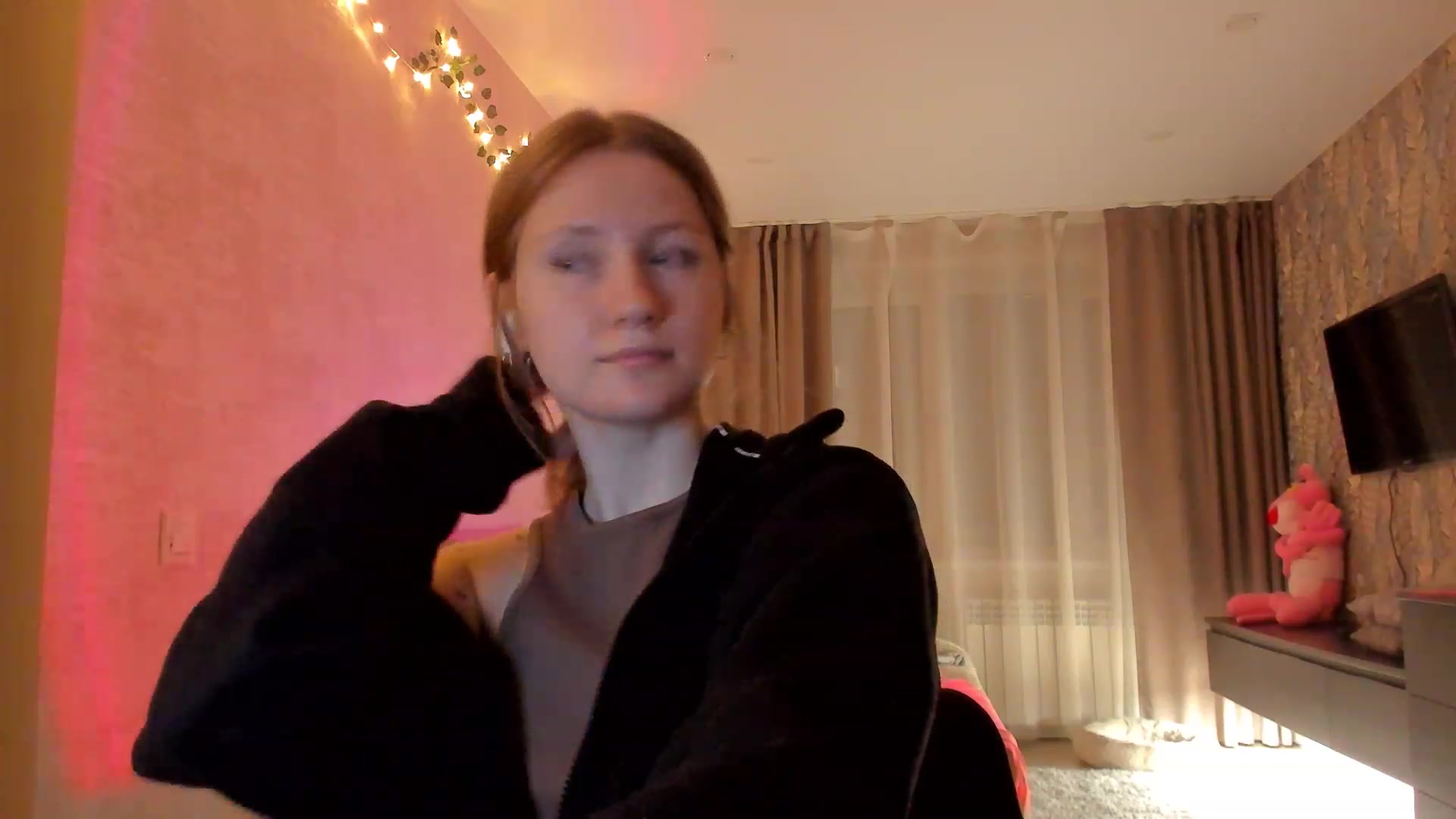 Gallery image thumbnail from cutegirlAlice's myfreecams stream on, 02/06/2023, 17:53 image 19 of 20