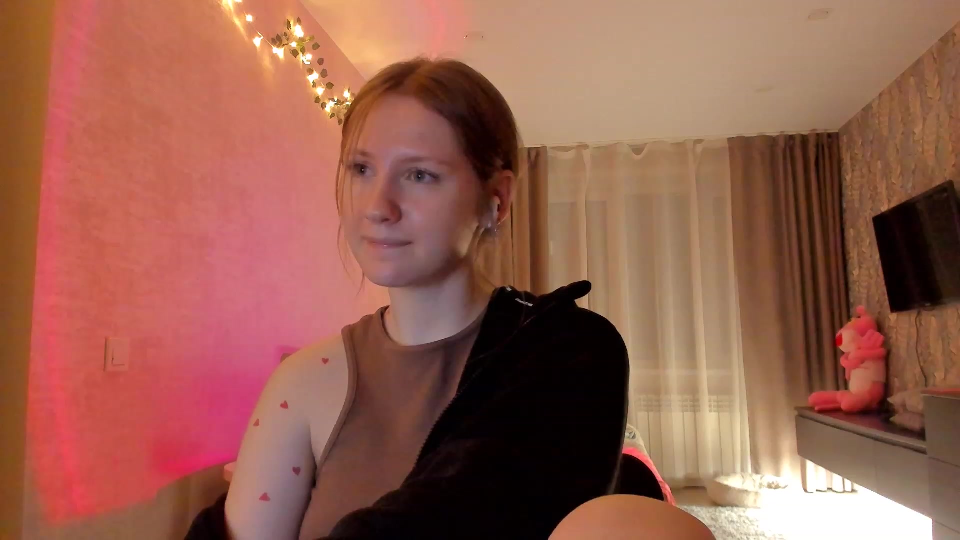 Gallery image thumbnail from cutegirlAlice's myfreecams stream on, 02/06/2023, 17:53 image 9 of 20