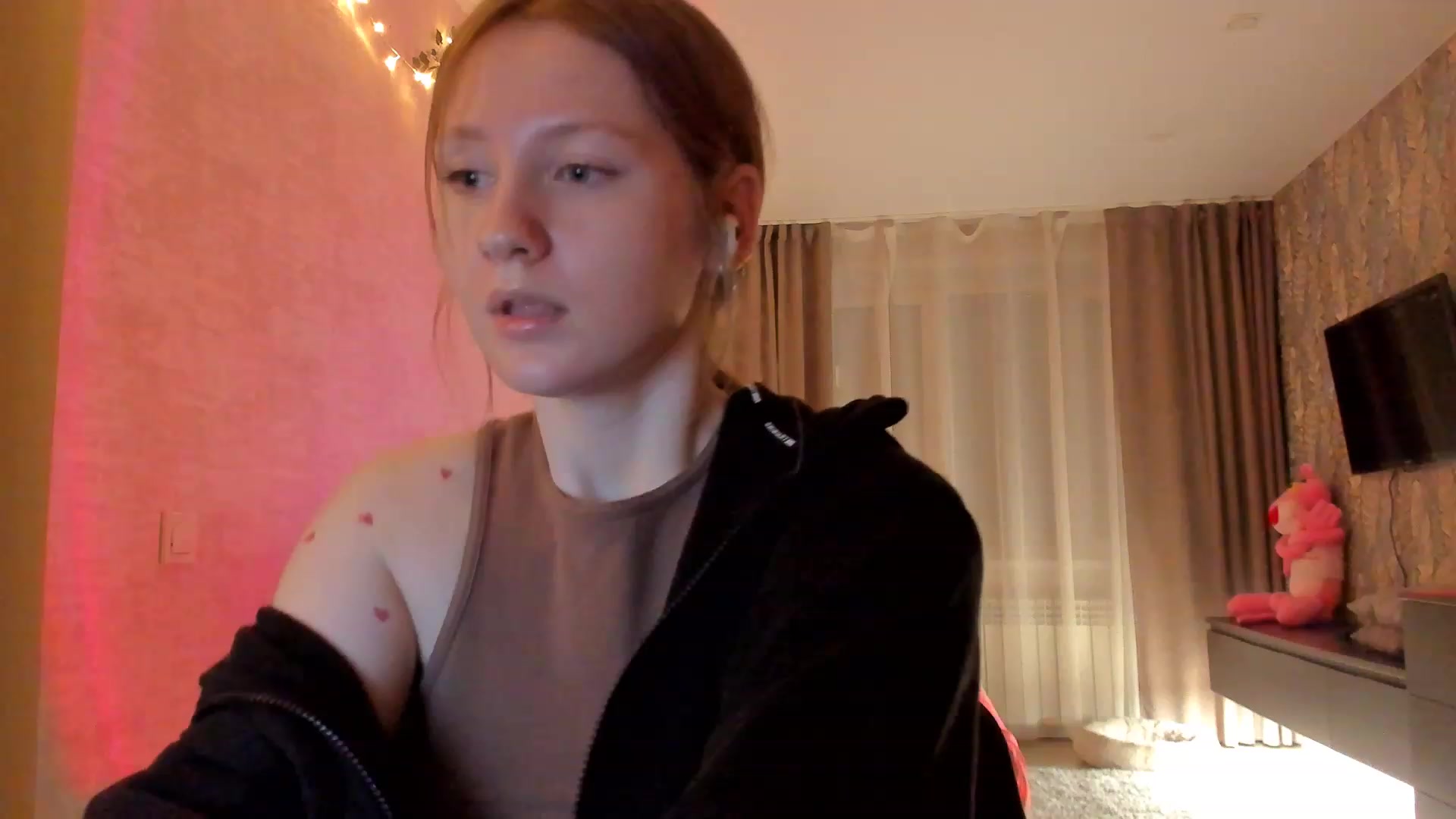 Gallery image thumbnail from cutegirlAlice's myfreecams stream on, 02/06/2023, 17:53 image 6 of 20