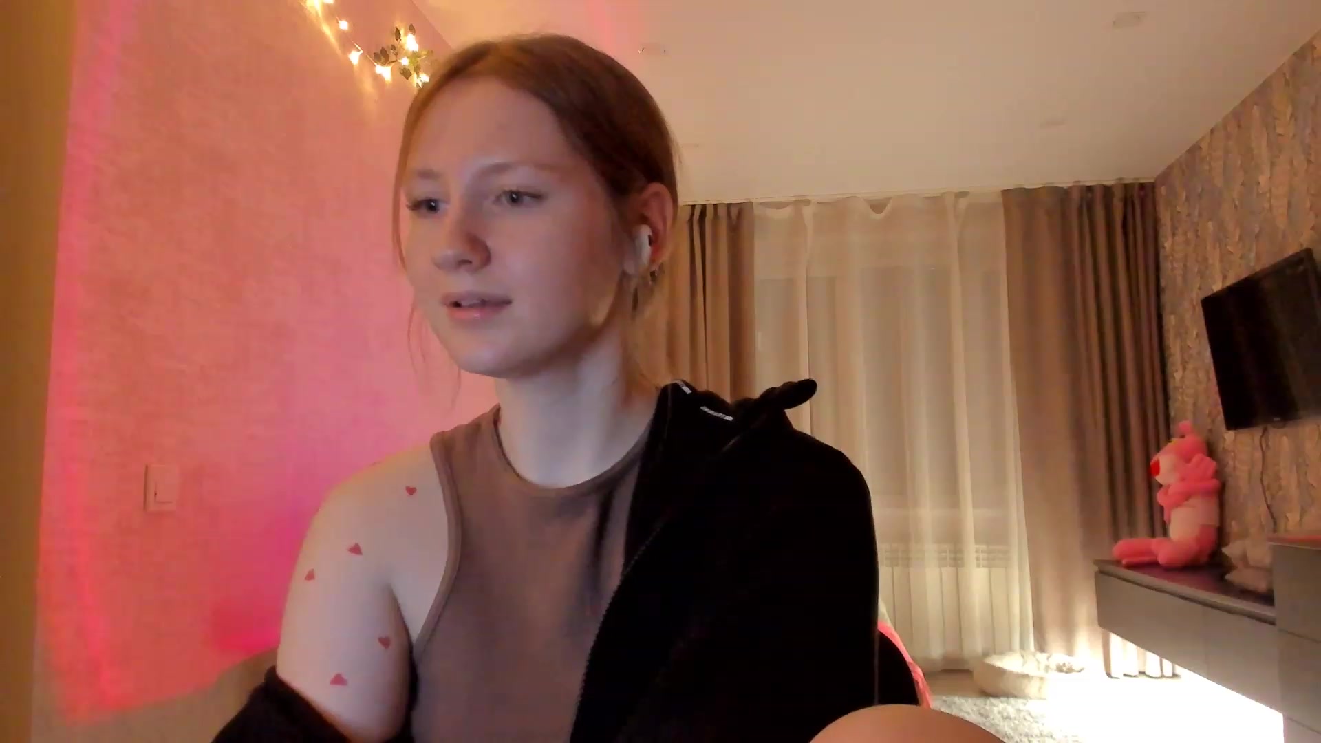 Gallery image thumbnail from cutegirlAlice's myfreecams stream on, 02/06/2023, 17:53 image 11 of 20