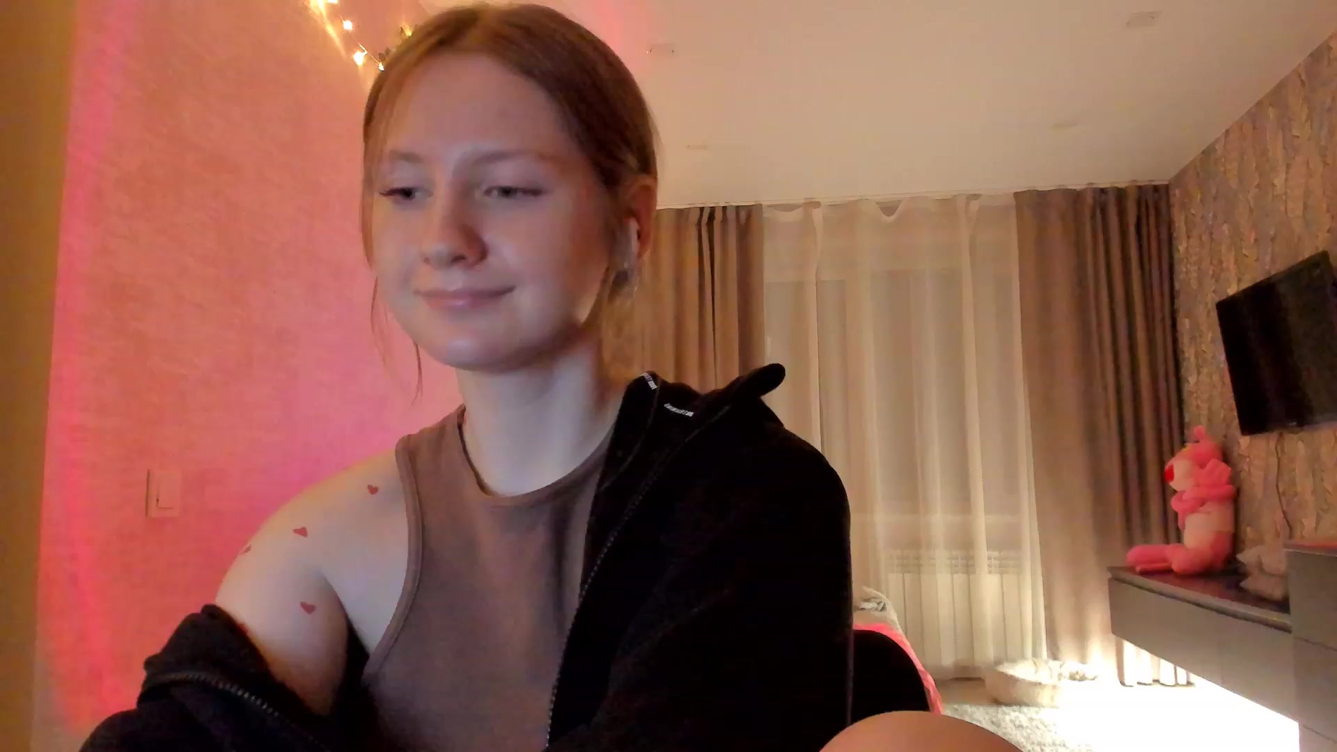 Gallery image thumbnail from cutegirlAlice's myfreecams stream on, 02/06/2023, 17:53 image 10 of 20