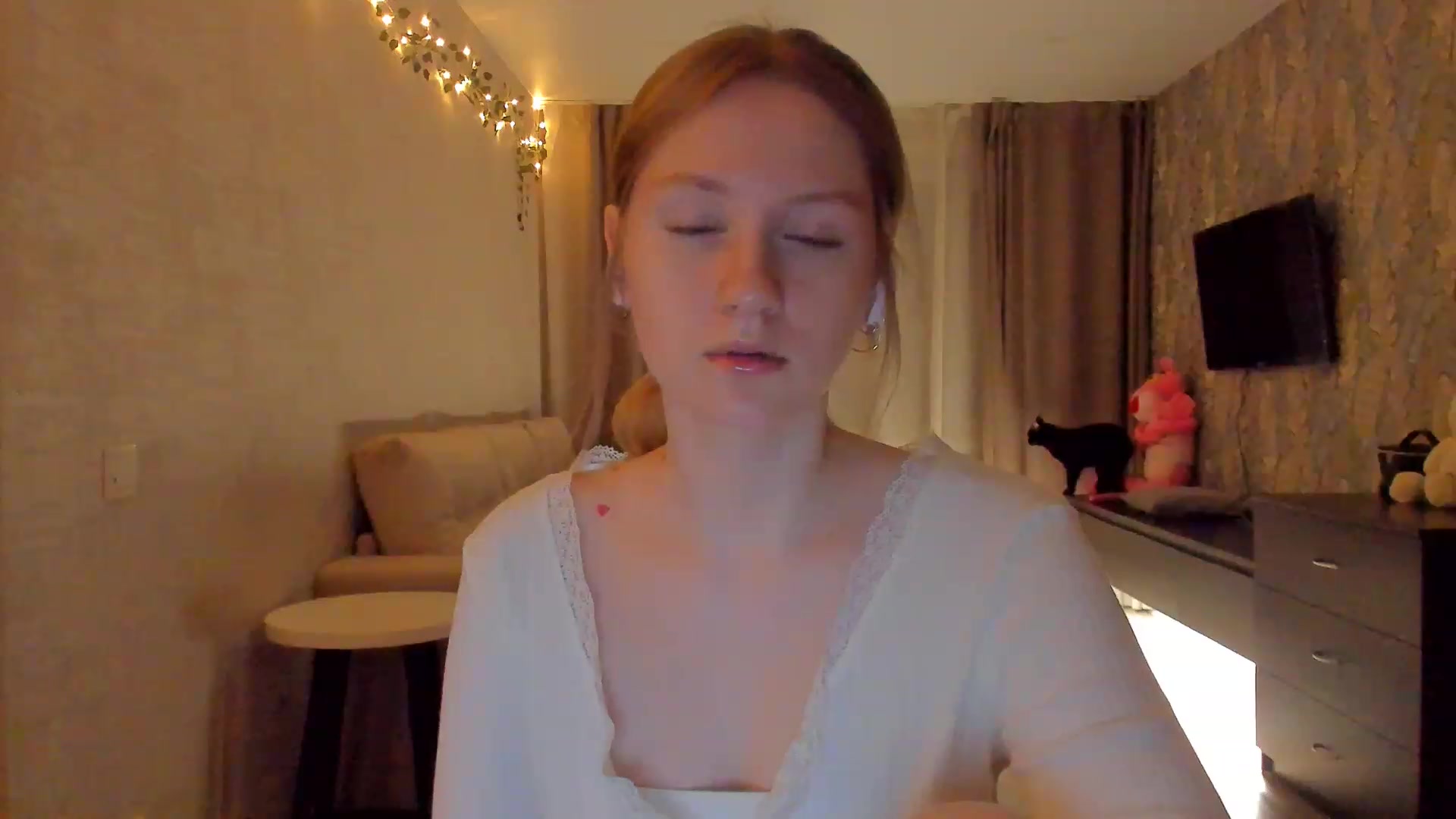 Gallery image thumbnail from cutegirlAlice's myfreecams stream on, 02/11/2023, 17:27 image 3 of 20