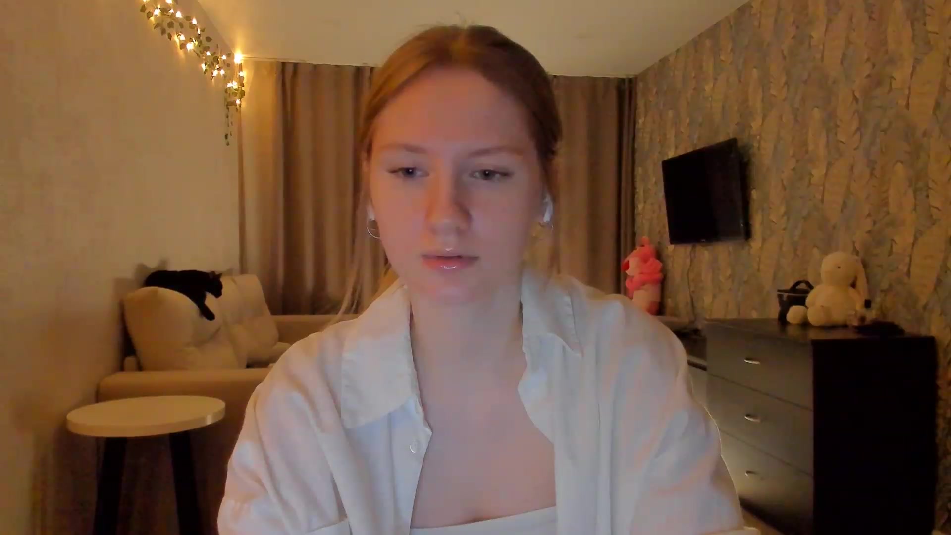 Gallery image thumbnail from cutegirlAlice's myfreecams stream on, 02/11/2023, 17:27 image 19 of 20