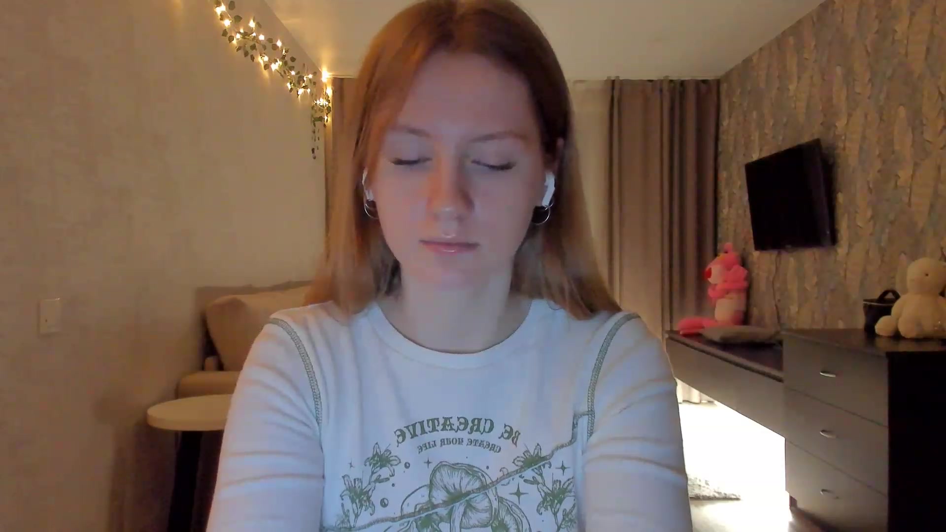 Gallery image thumbnail from cutegirlAlice's myfreecams stream on, 02/15/2023, 14:28 image 14 of 20