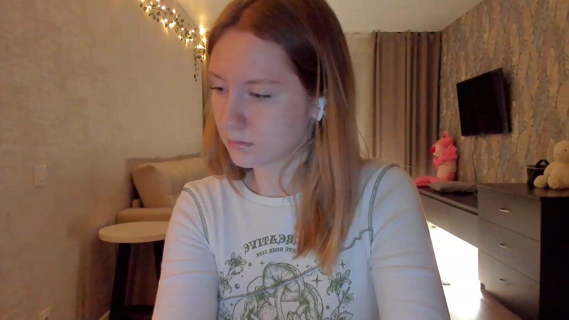 Gallery image thumbnail from cutegirlAlice's myfreecams stream on, 02/15/2023, 14:28 image 19 of 20