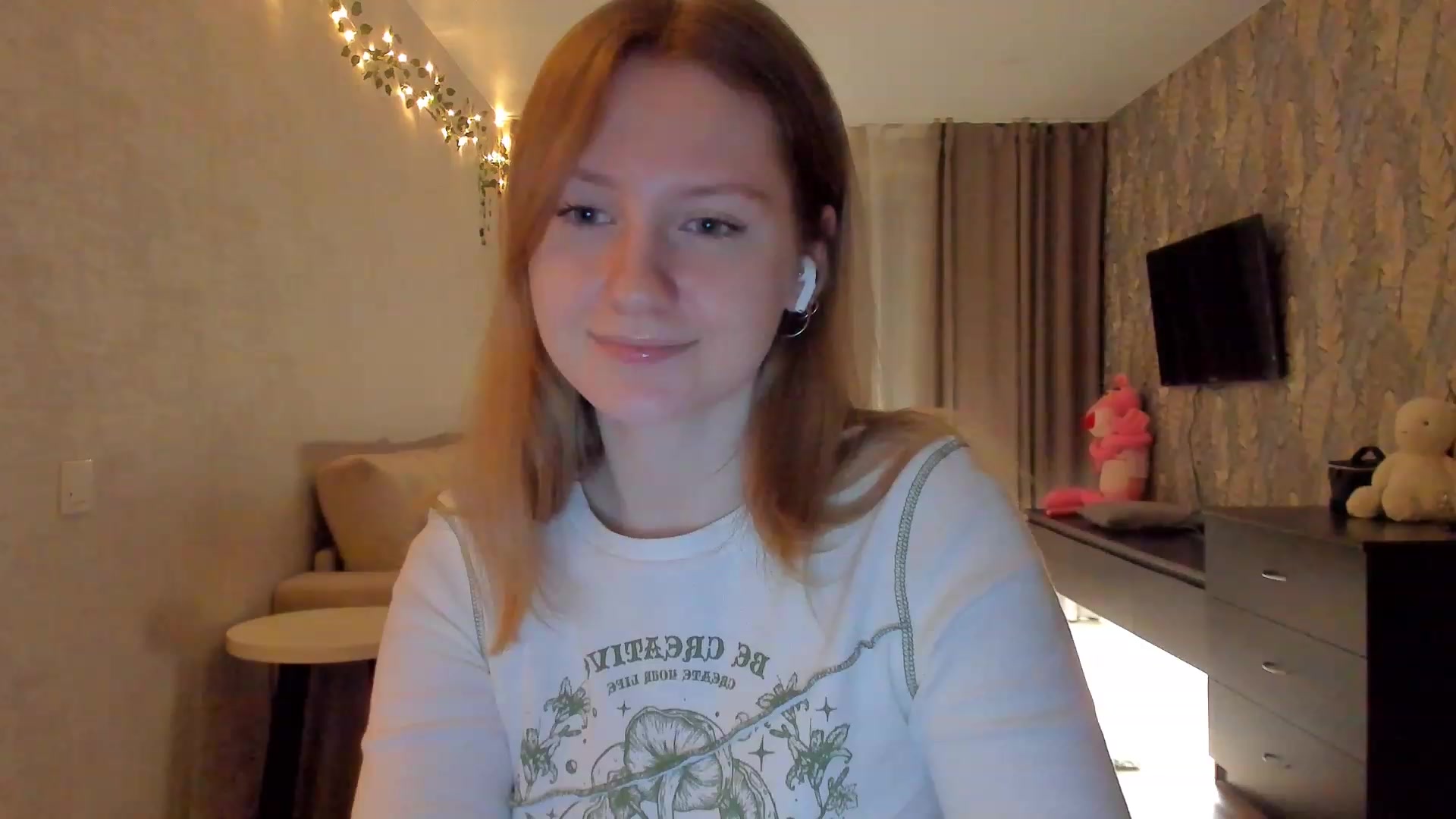 Gallery image thumbnail from cutegirlAlice's myfreecams stream on, 02/15/2023, 14:28 image 6 of 20