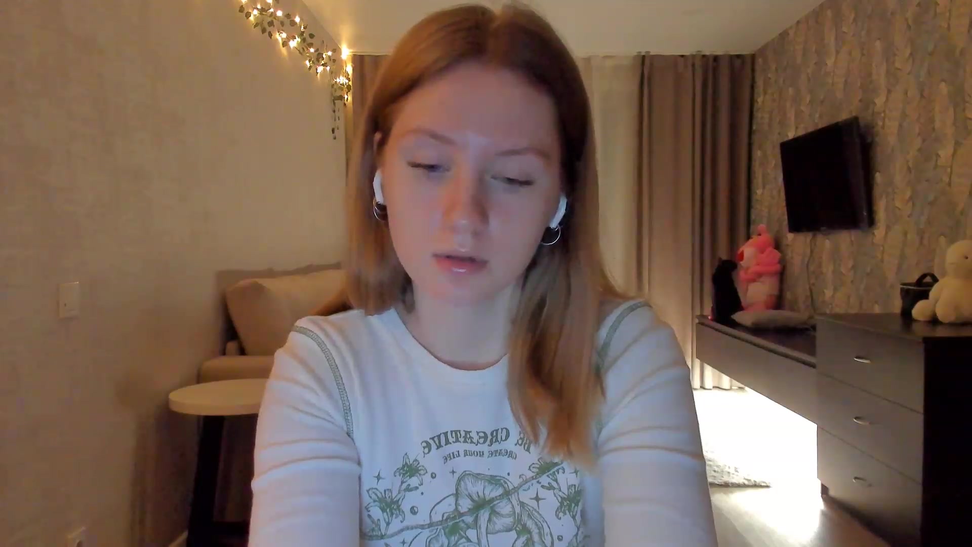Gallery image thumbnail from cutegirlAlice's myfreecams stream on, 02/15/2023, 14:28 image 16 of 20