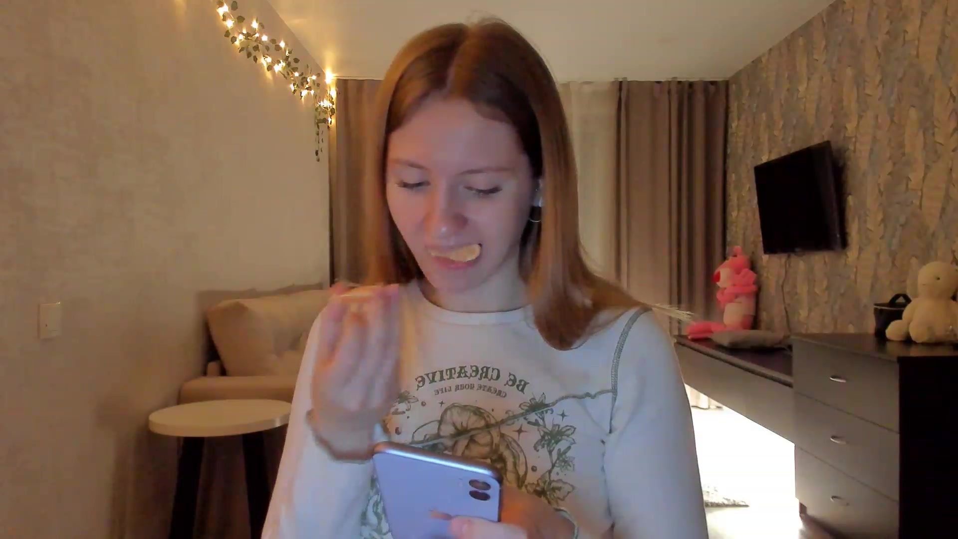 Gallery image thumbnail from cutegirlAlice's myfreecams stream on, 02/15/2023, 14:28 image 12 of 20