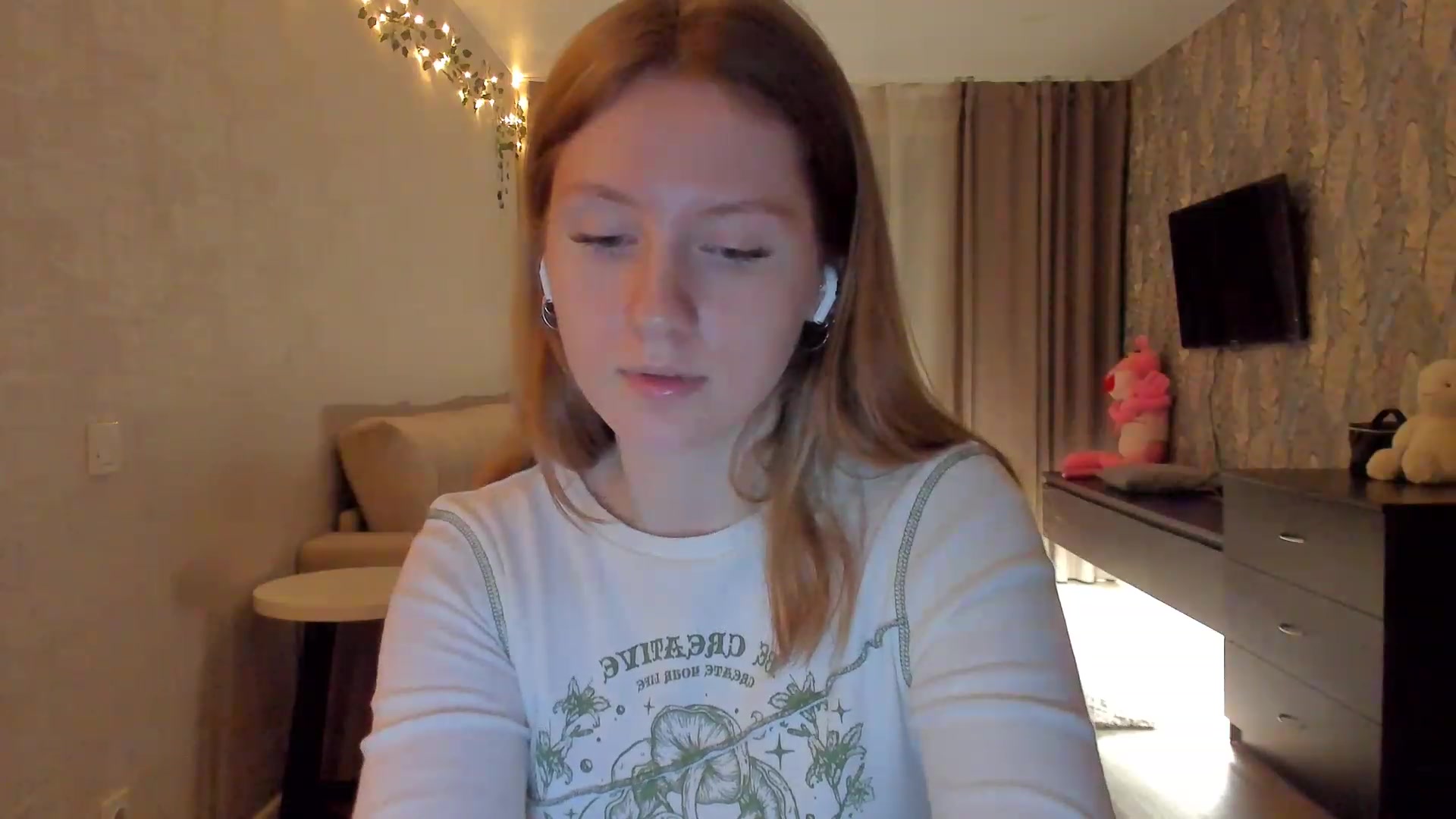 Gallery image thumbnail from cutegirlAlice's myfreecams stream on, 02/15/2023, 14:28 image 18 of 20