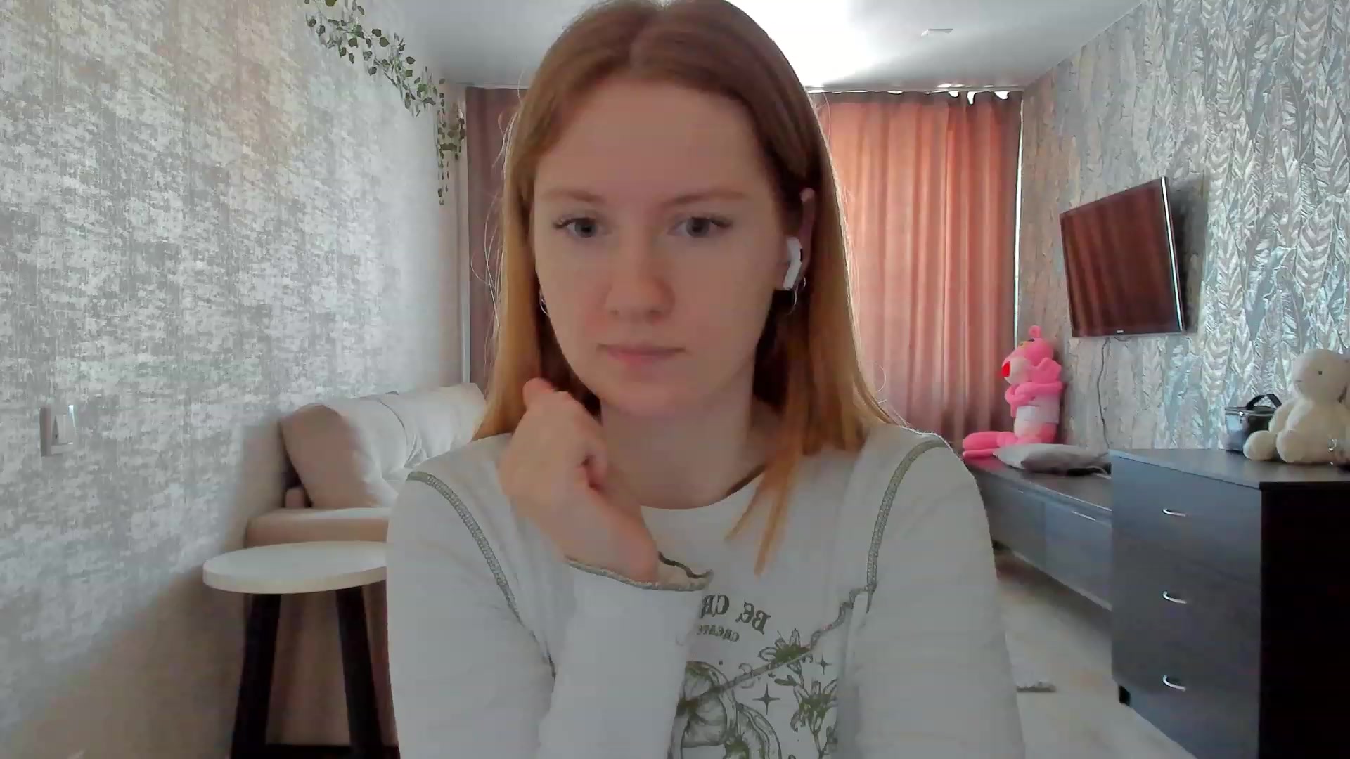 Gallery image thumbnail from cutegirlAlice's myfreecams stream on, 02/16/2023, 06:21 image 6 of 20