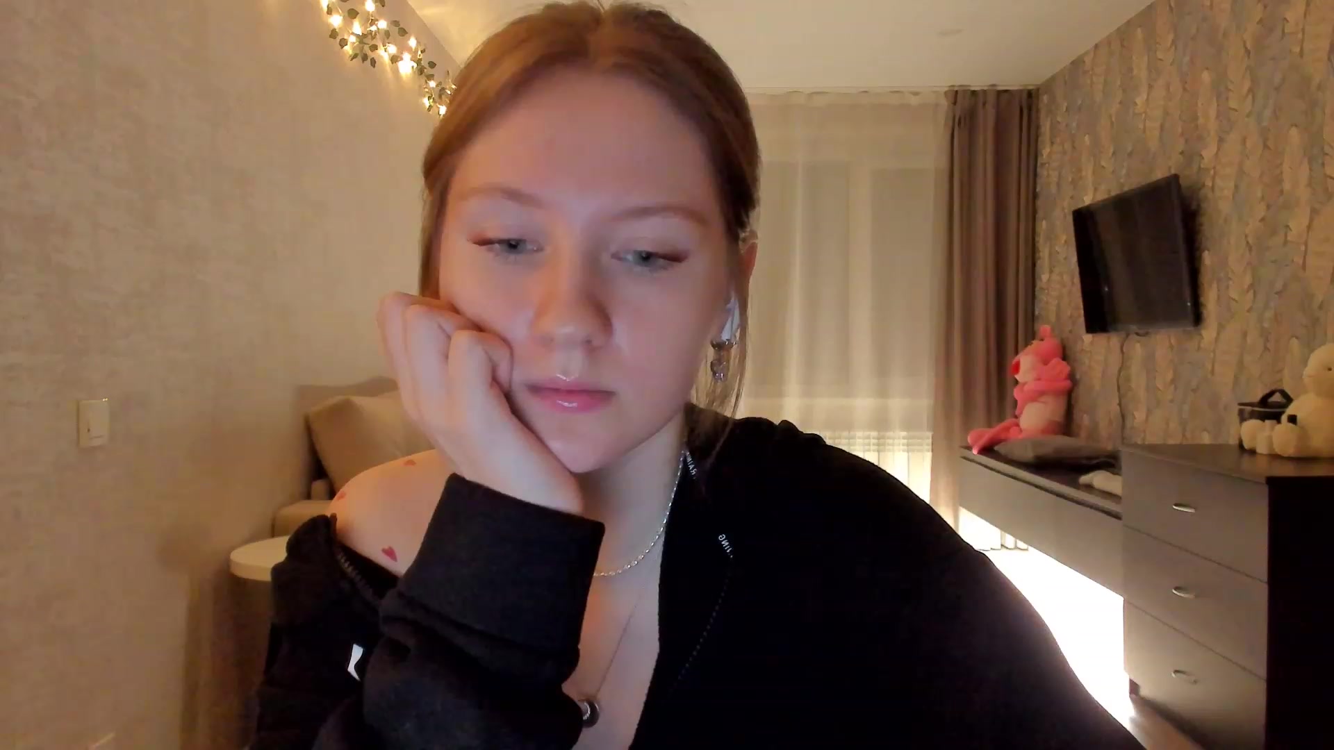 Gallery image thumbnail from cutegirlAlice's myfreecams stream on, 02/20/2023, 14:57 image 16 of 20