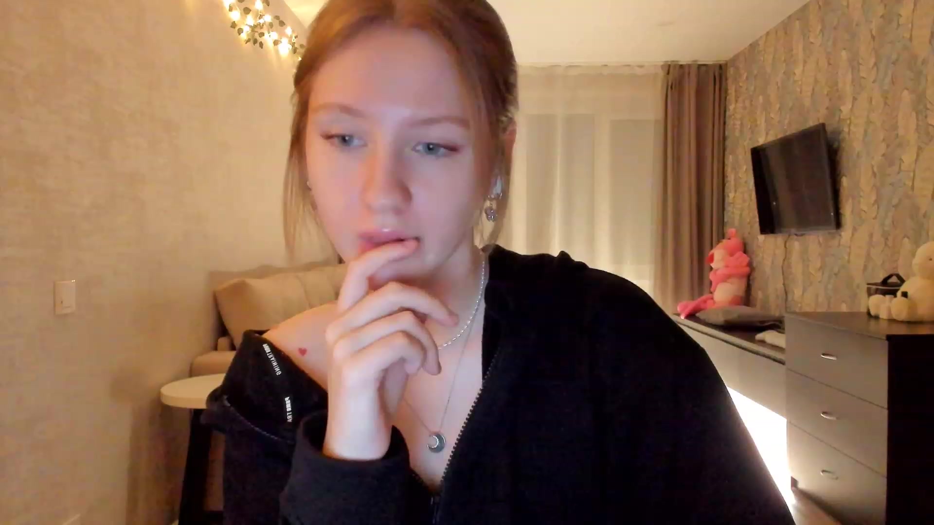 Gallery image thumbnail from cutegirlAlice's myfreecams stream on, 02/20/2023, 14:57 image 8 of 20