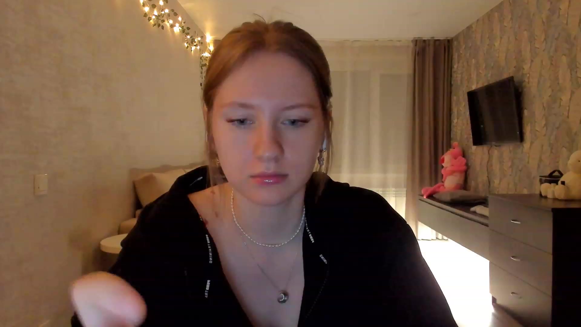 Gallery image thumbnail from cutegirlAlice's myfreecams stream on, 02/20/2023, 14:57 image 5 of 20
