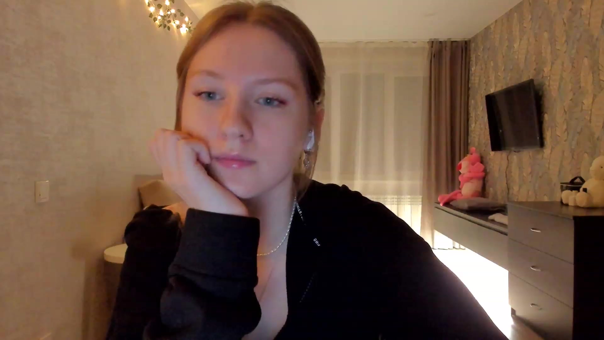 Gallery image thumbnail from cutegirlAlice's myfreecams stream on, 02/20/2023, 14:57 image 17 of 20